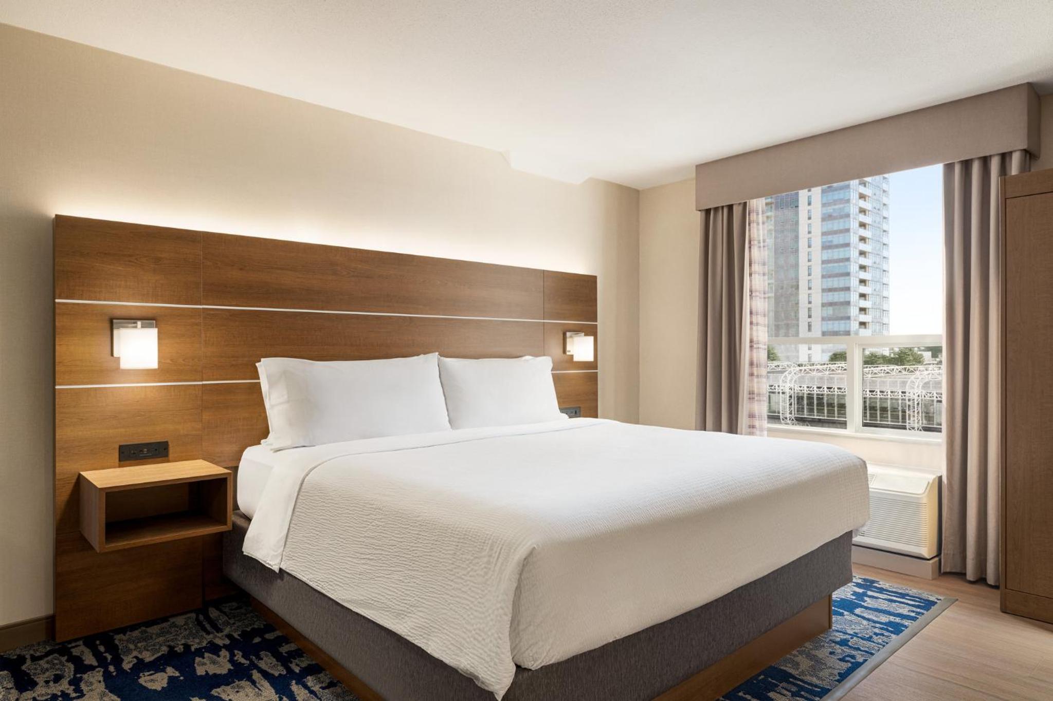 Bed & Sleeping Area
