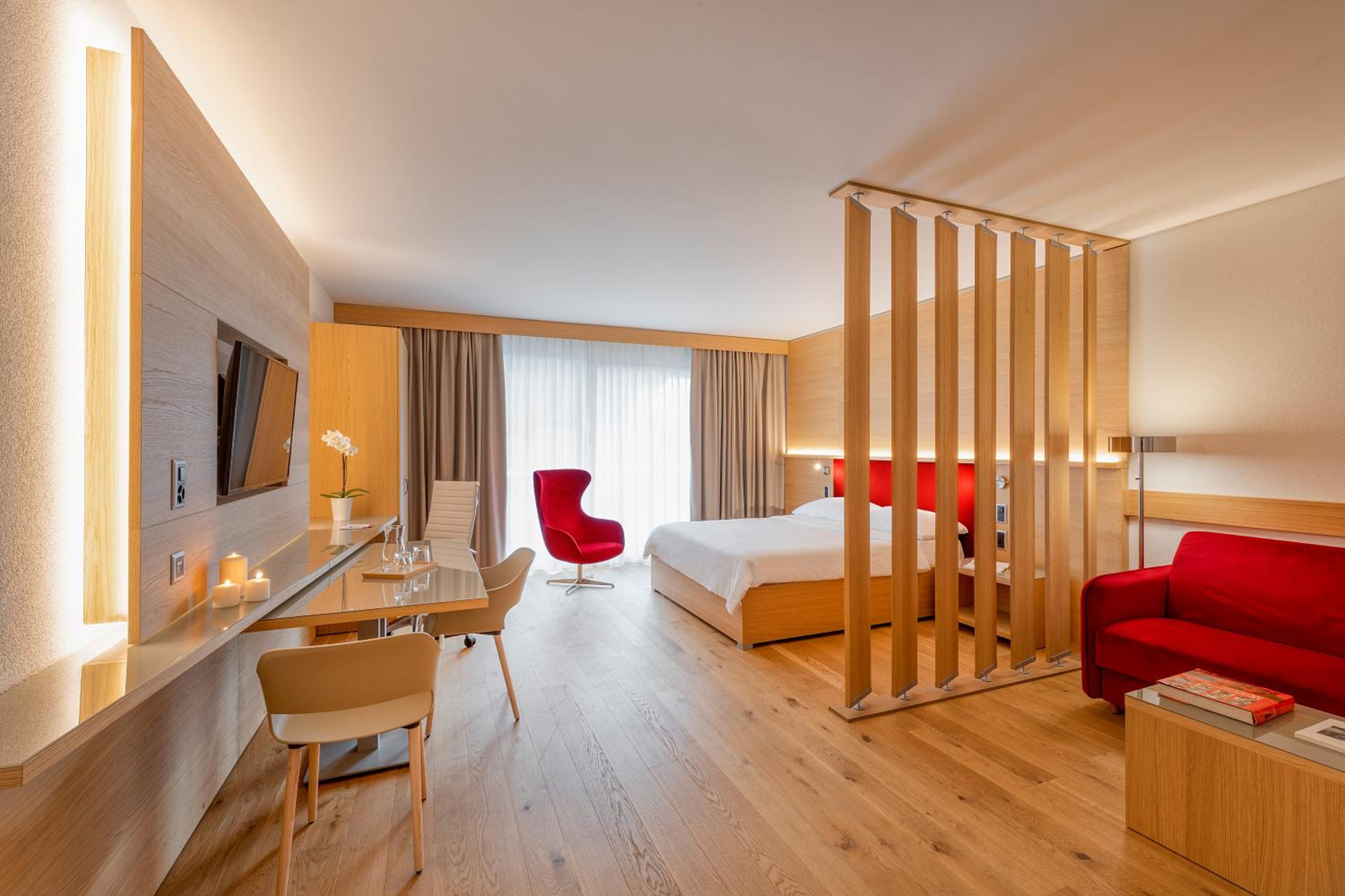 Top Floor Business Suite with Kitchenette and Terrace - Photo 5