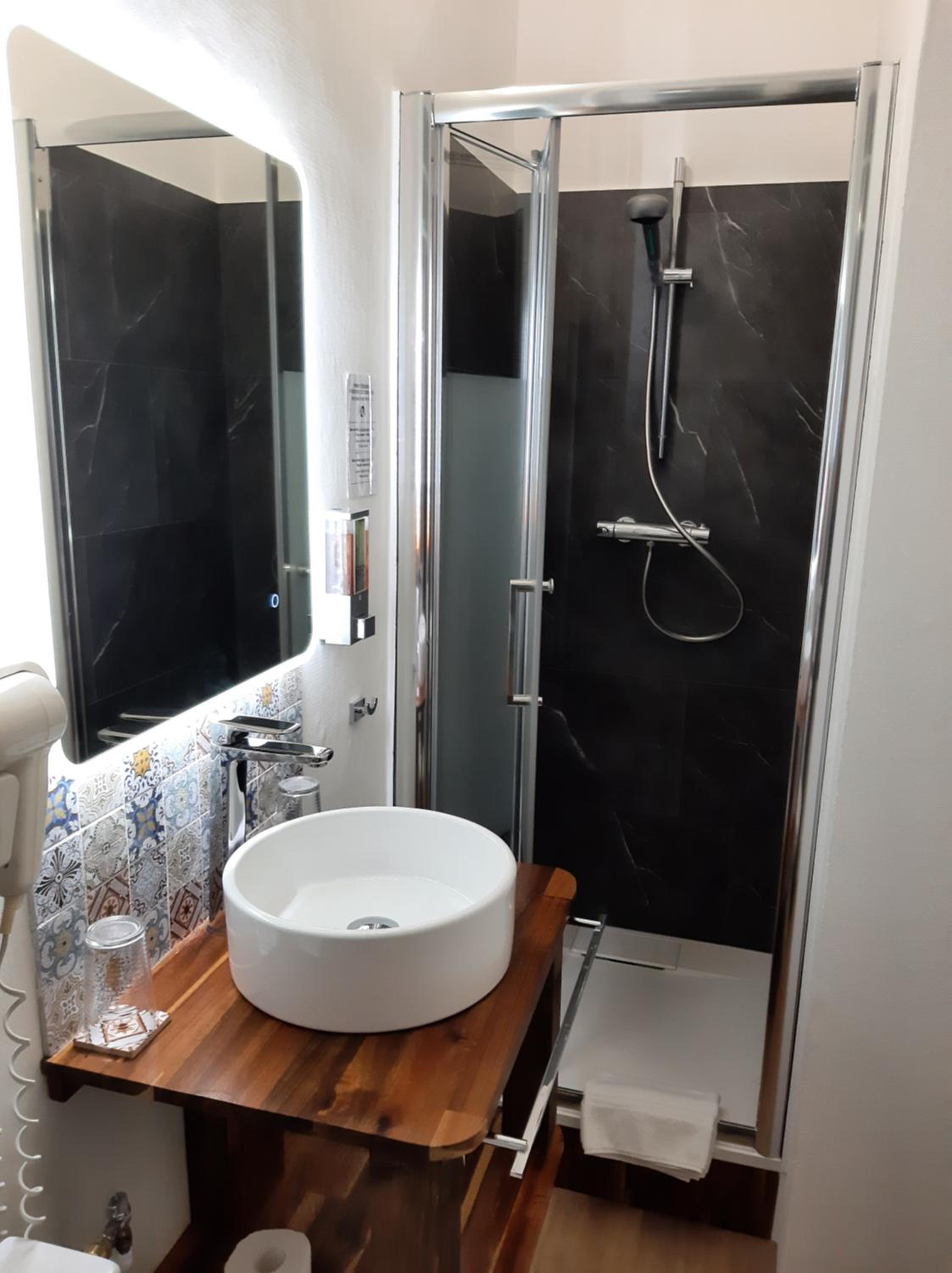 Standard Double Room - Photo 2