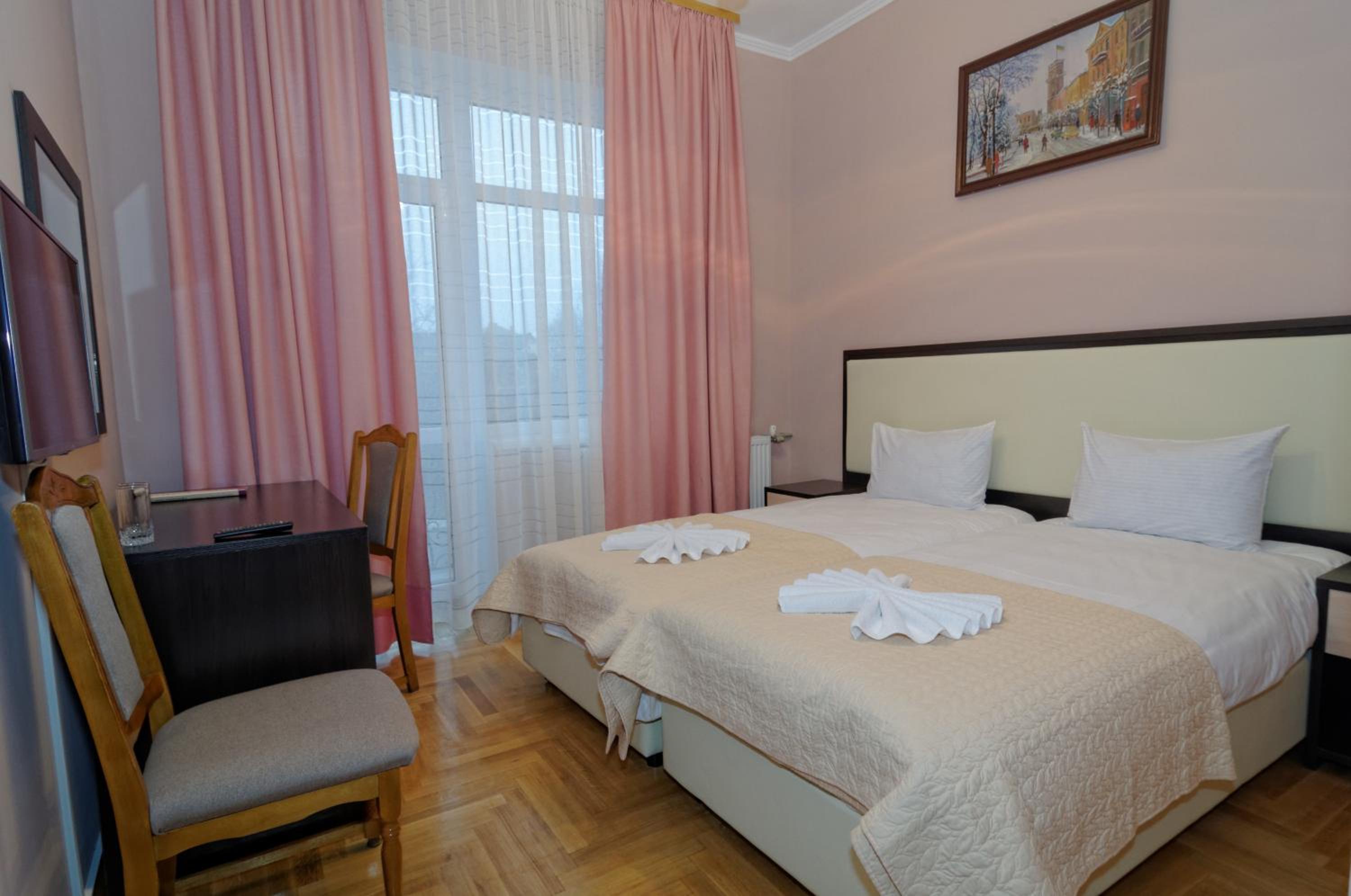 Double or Twin Room photo 3