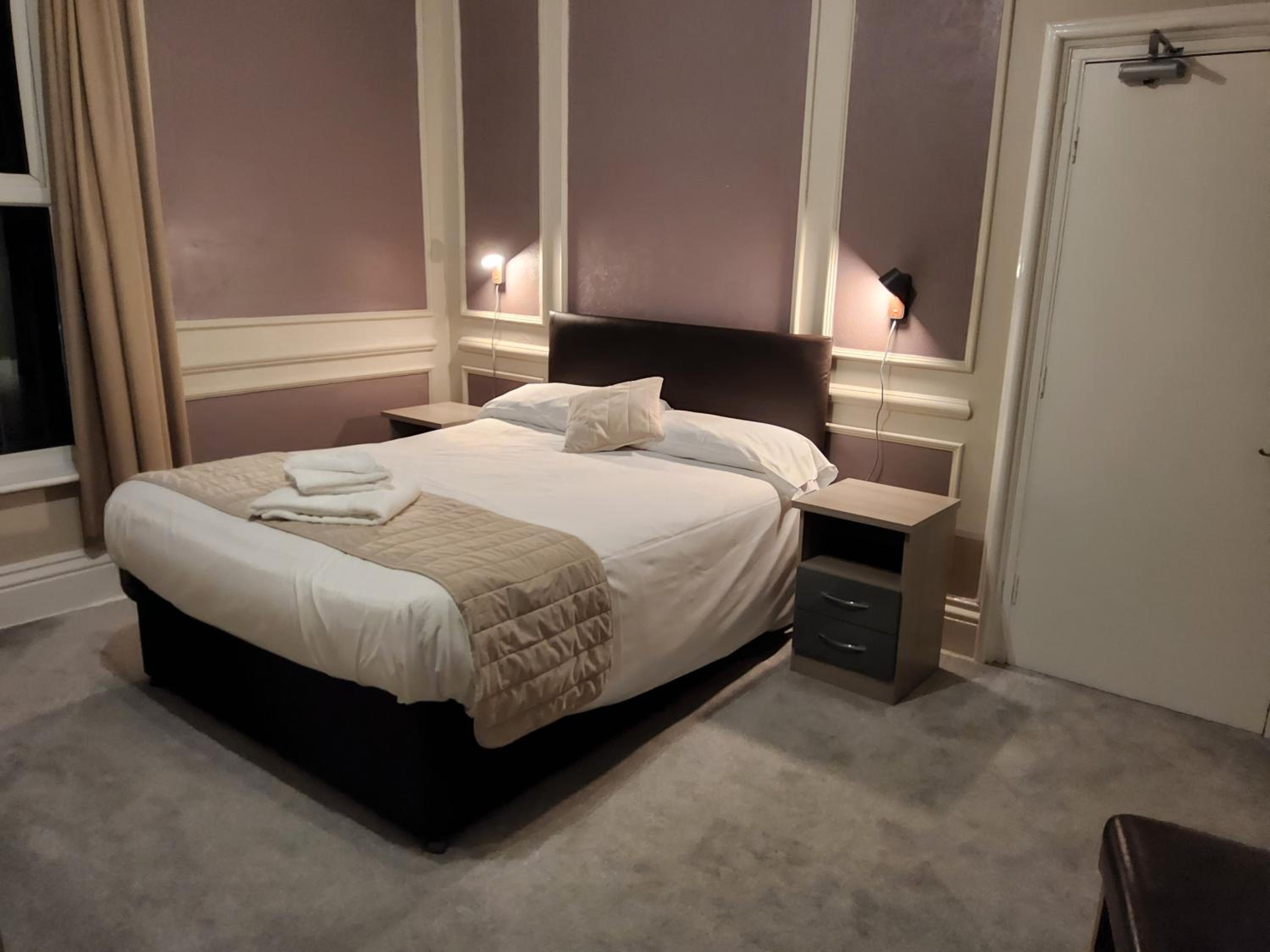 Standard Double Room - Photo 13