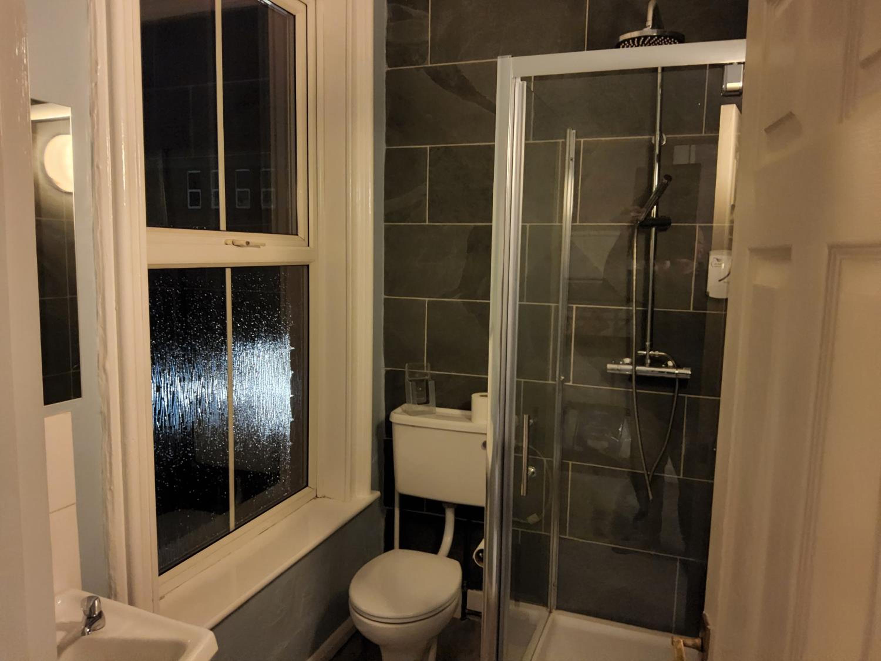 Standard Double Room - Photo 14