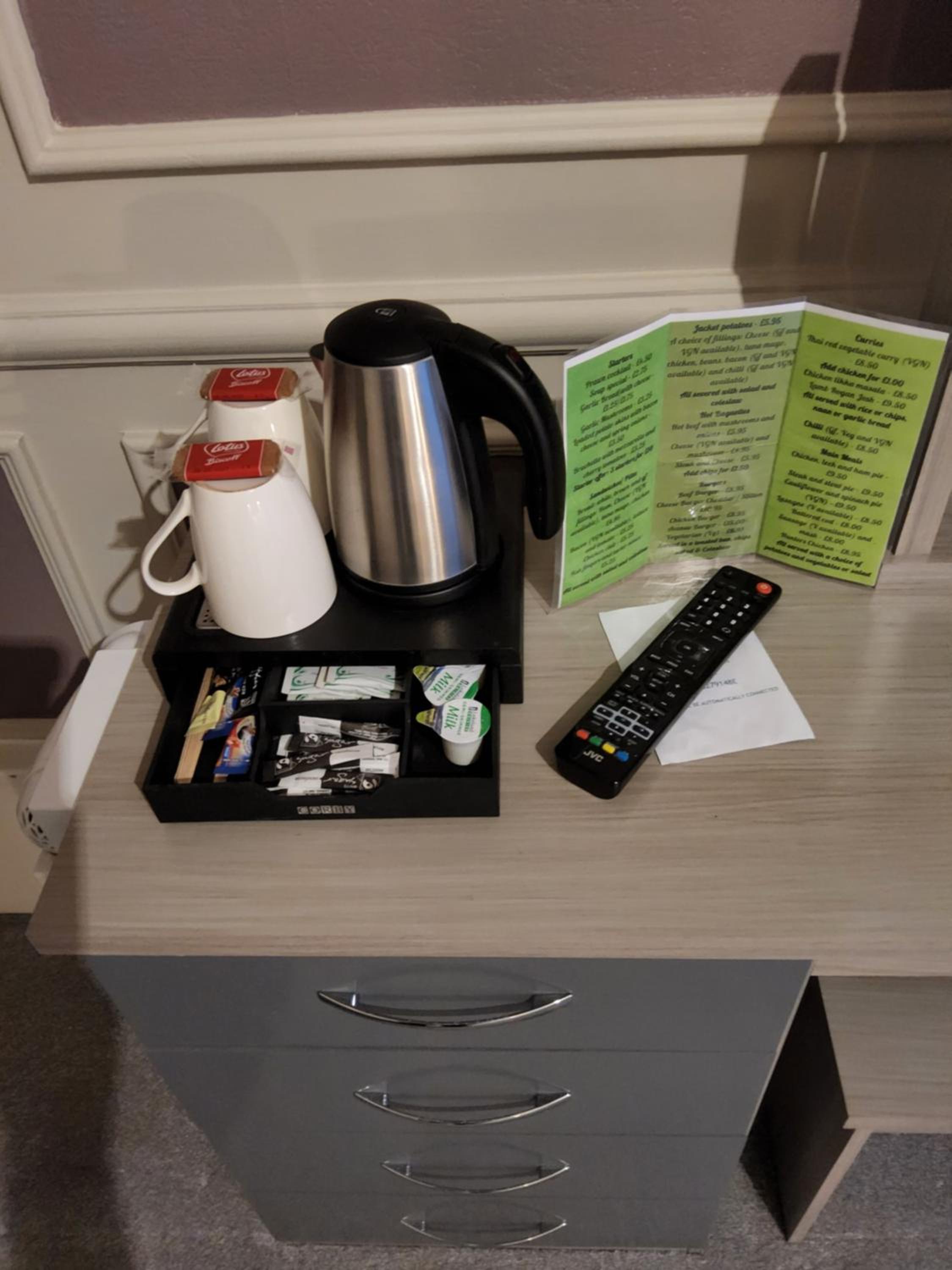 Standard Double Room - Photo 9