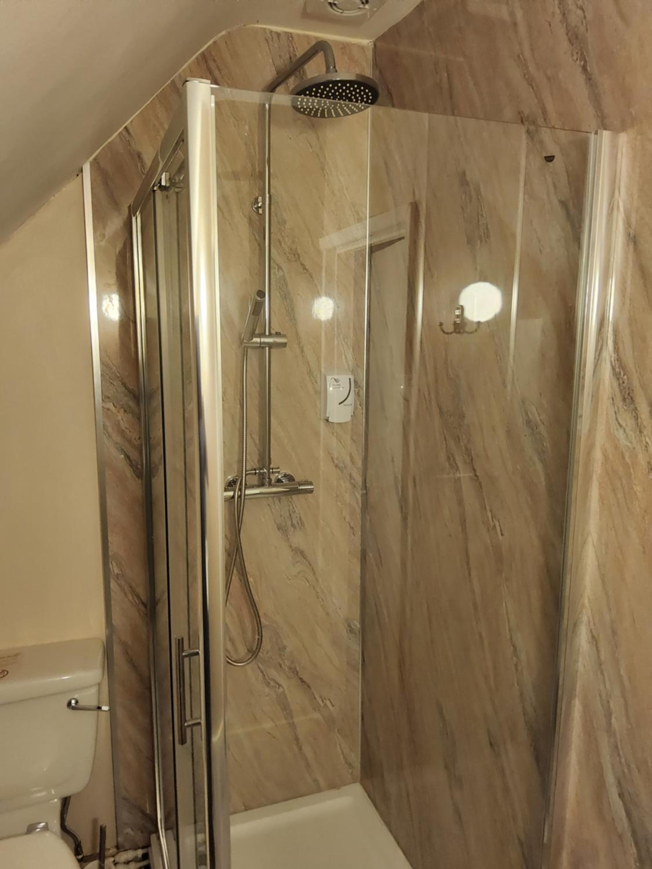 Standard Double Room - Photo 16