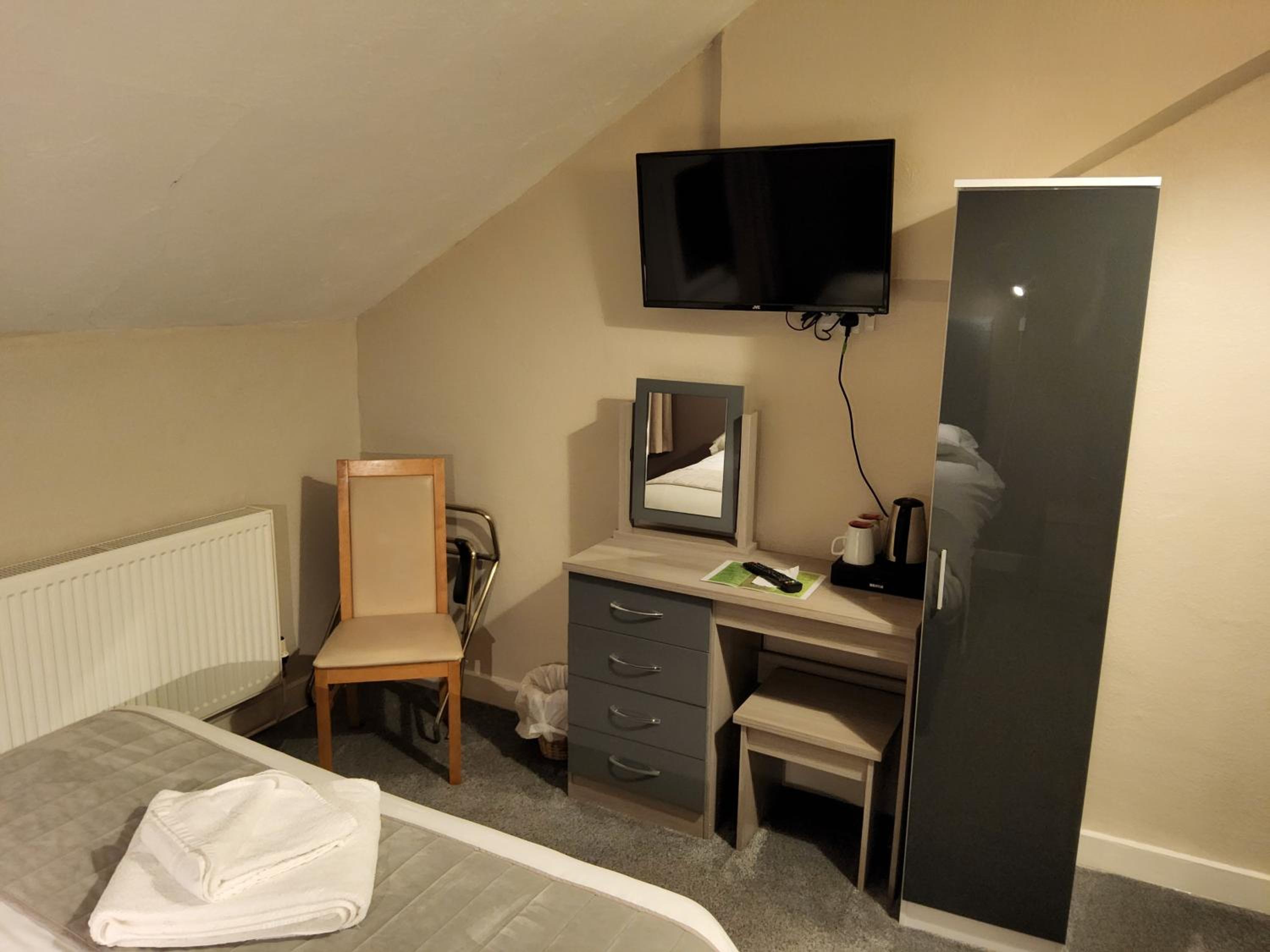 Standard Double Room - Photo 12