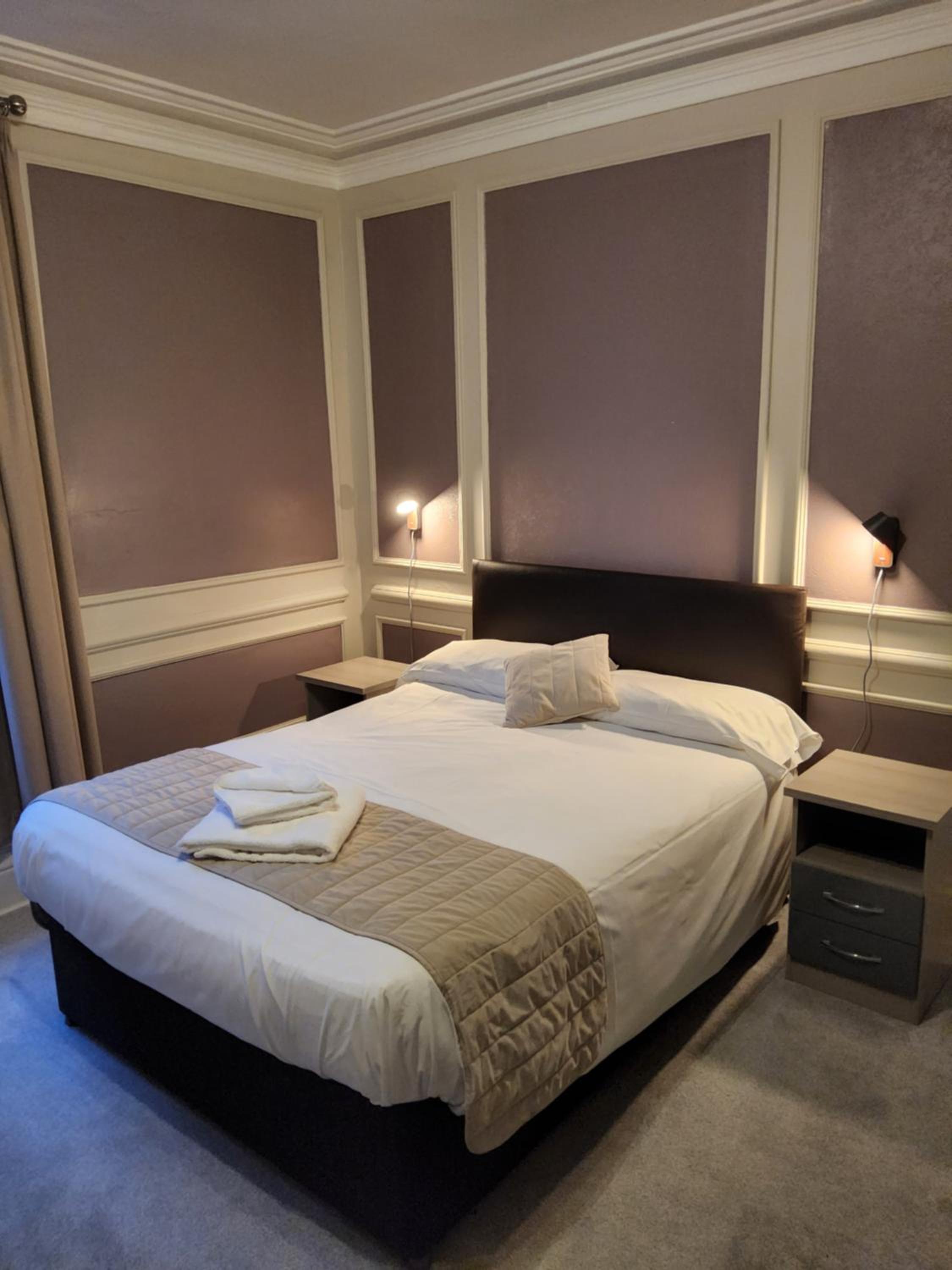 Standard Double Room - Photo 8