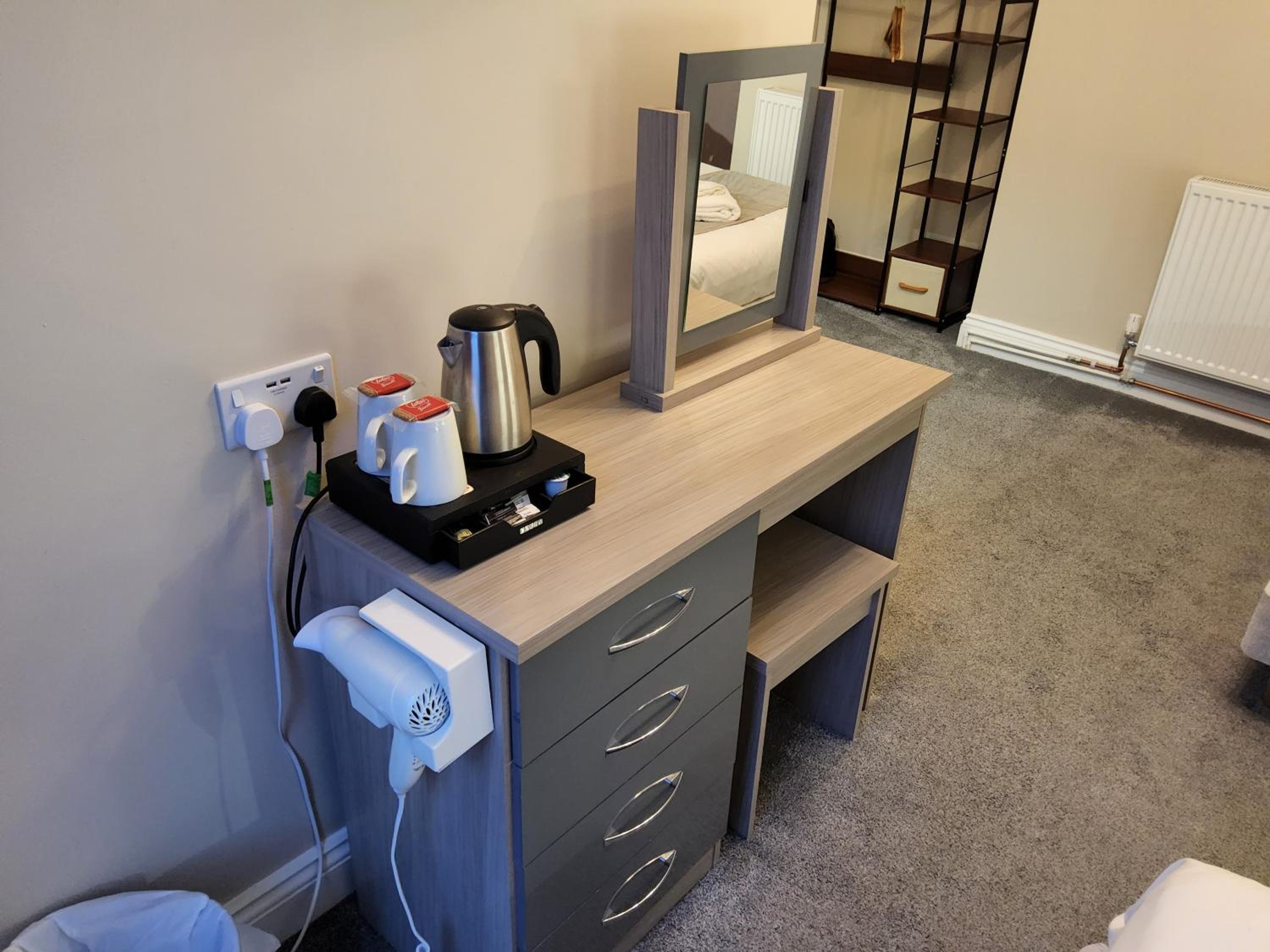 Twin Room with Shower - Photo 5