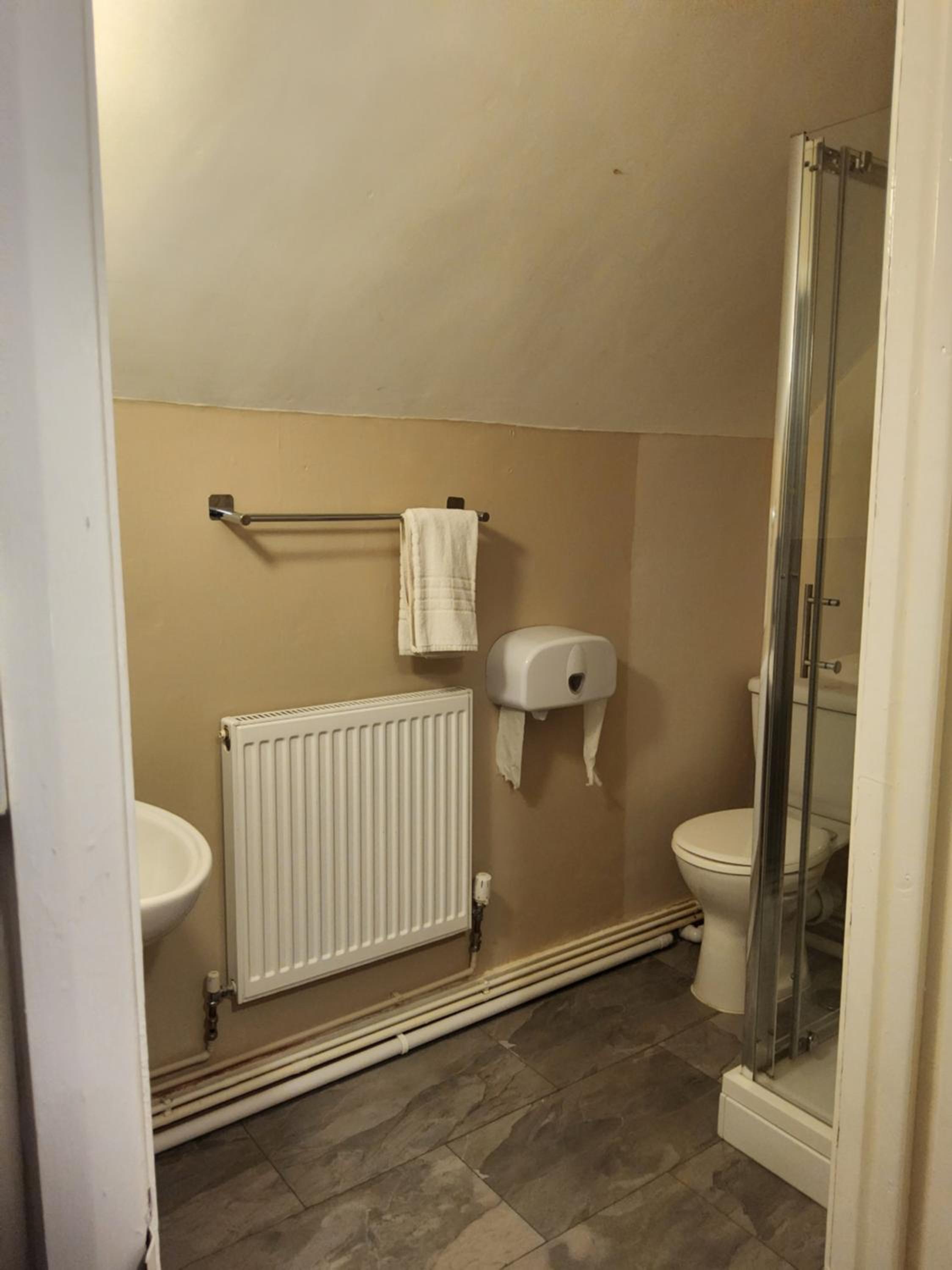 Standard Double Room - Photo 2