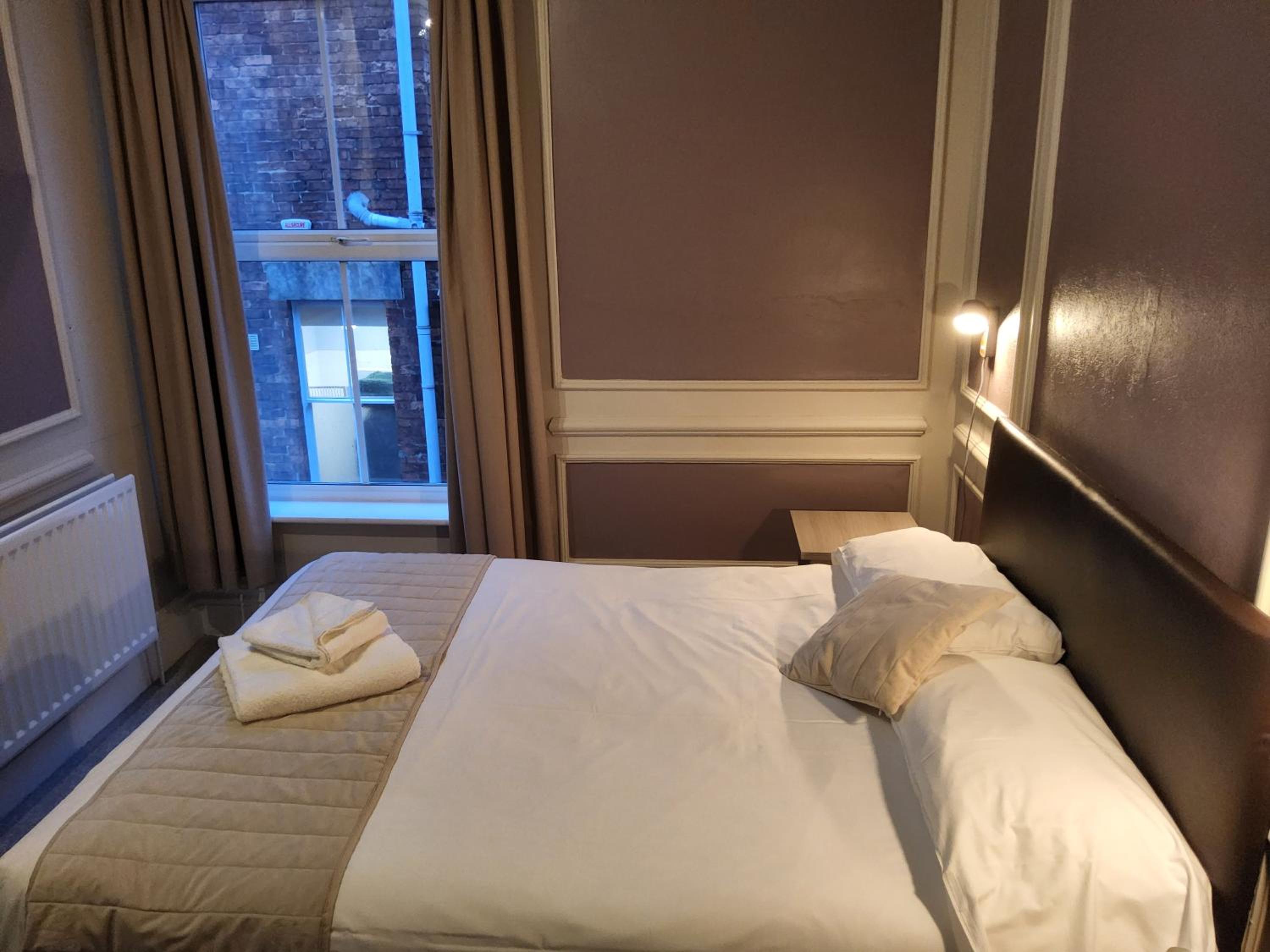 Standard Double Room - Photo 18