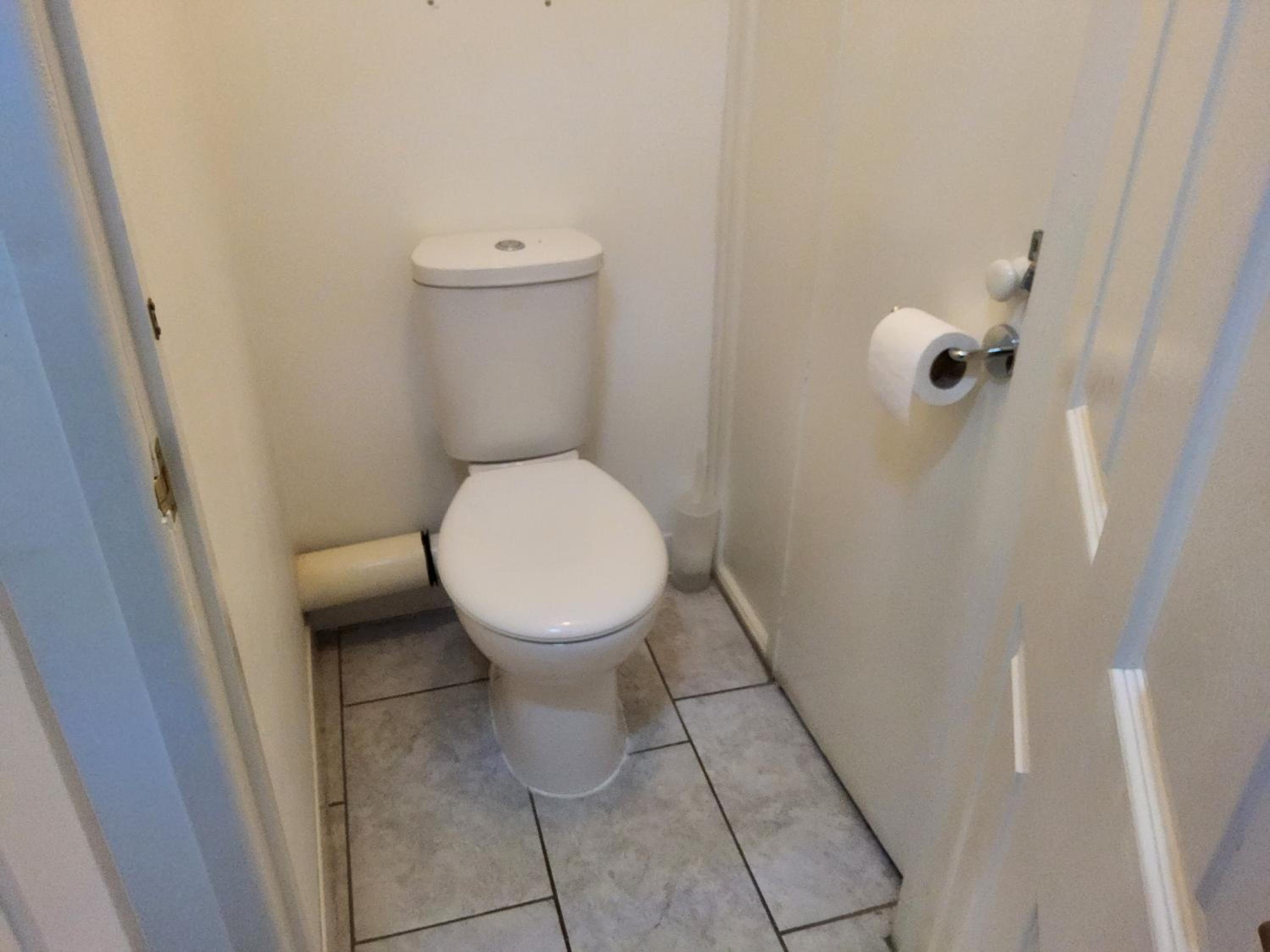 Single Room with Shared Bathroom photo 3