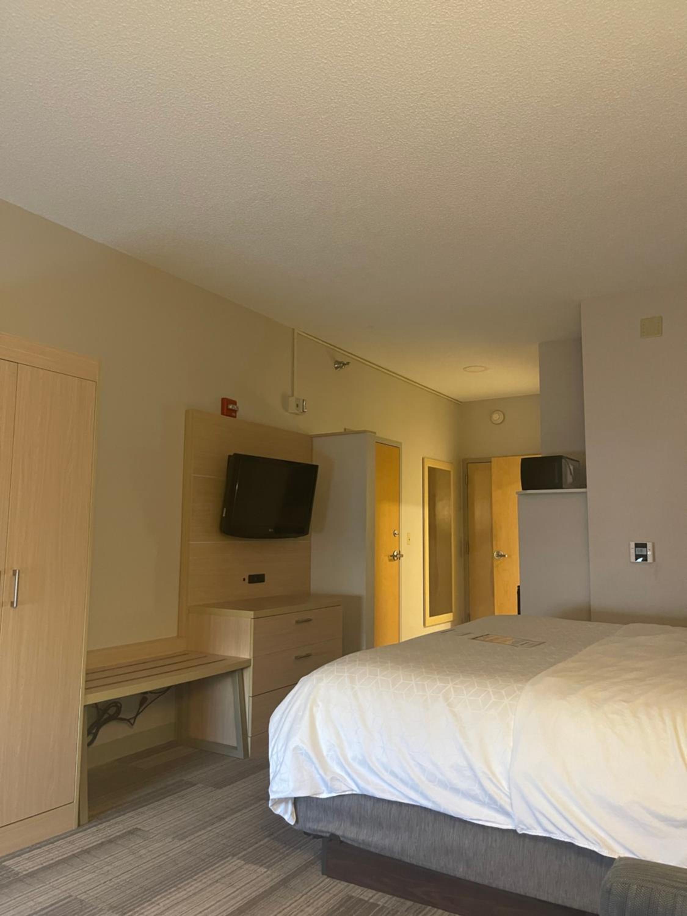 King Room - Mobility Access/Hearing Accessible - Photo 1