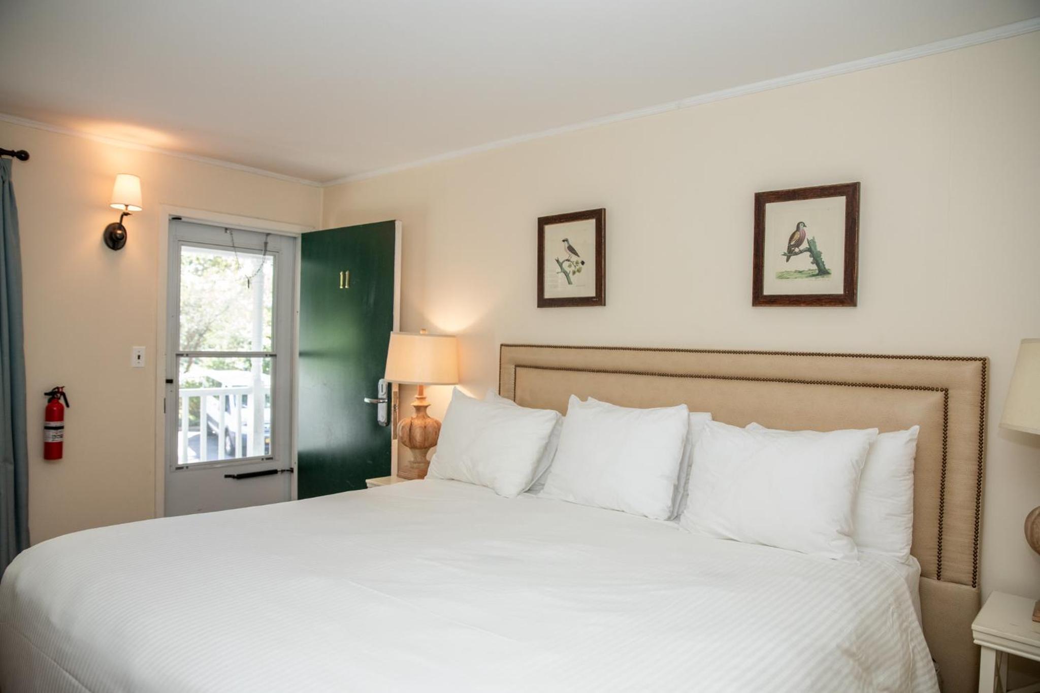 Standard King Room photo 3