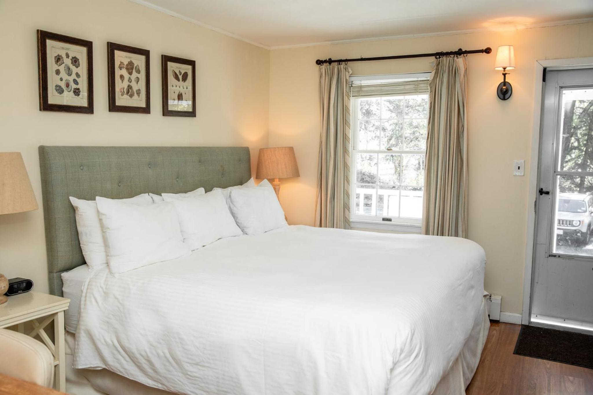 Standard King Room photo 2