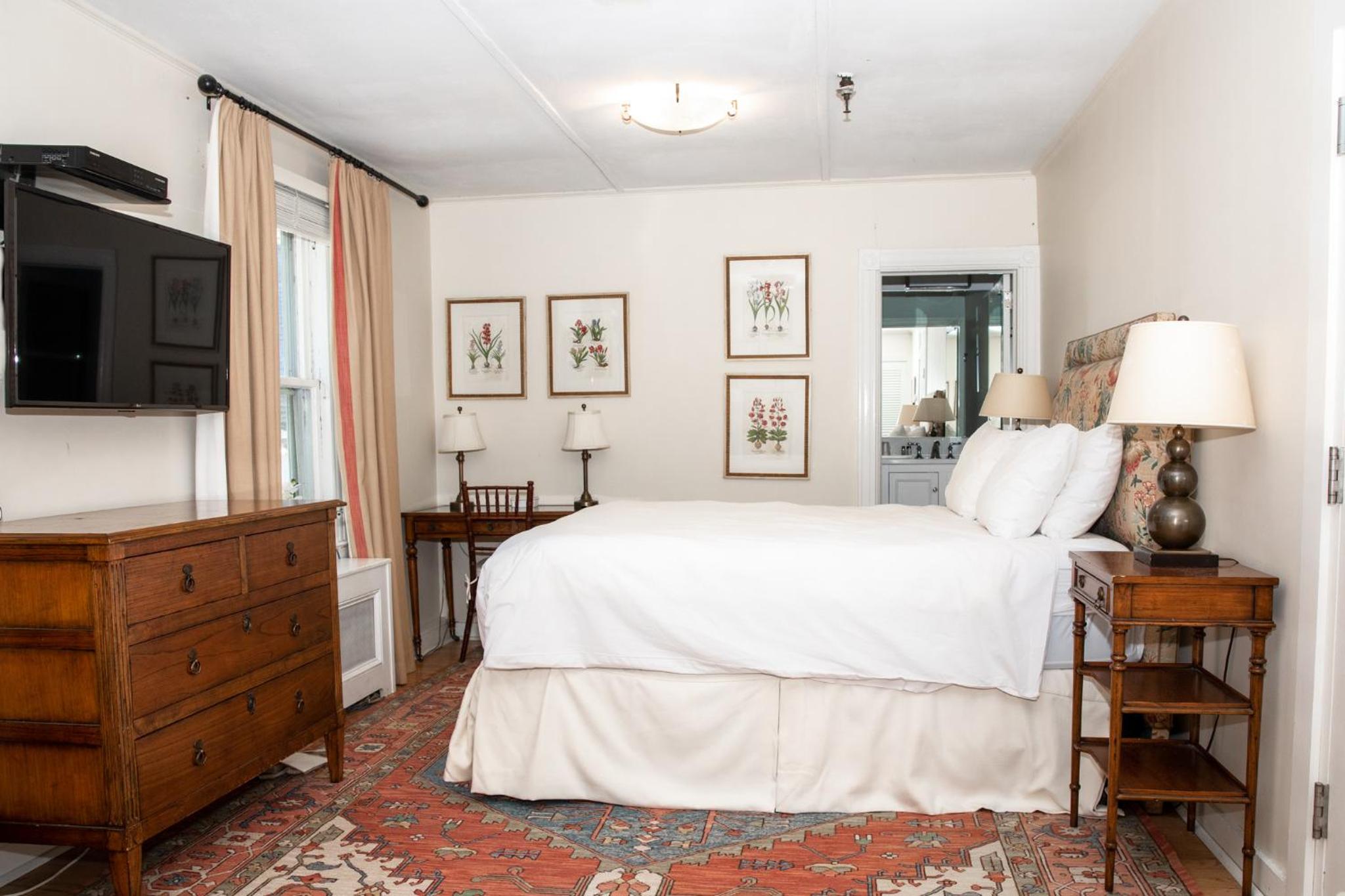 Standard Queen Room photo 2