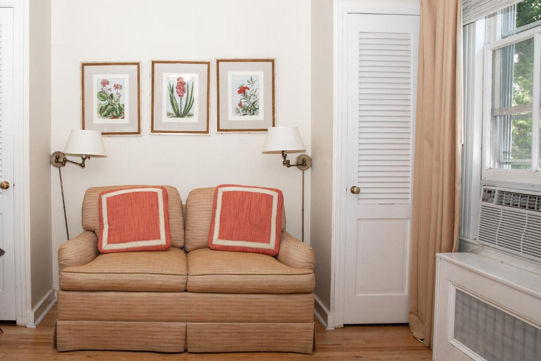 Standard Queen Room photo 3