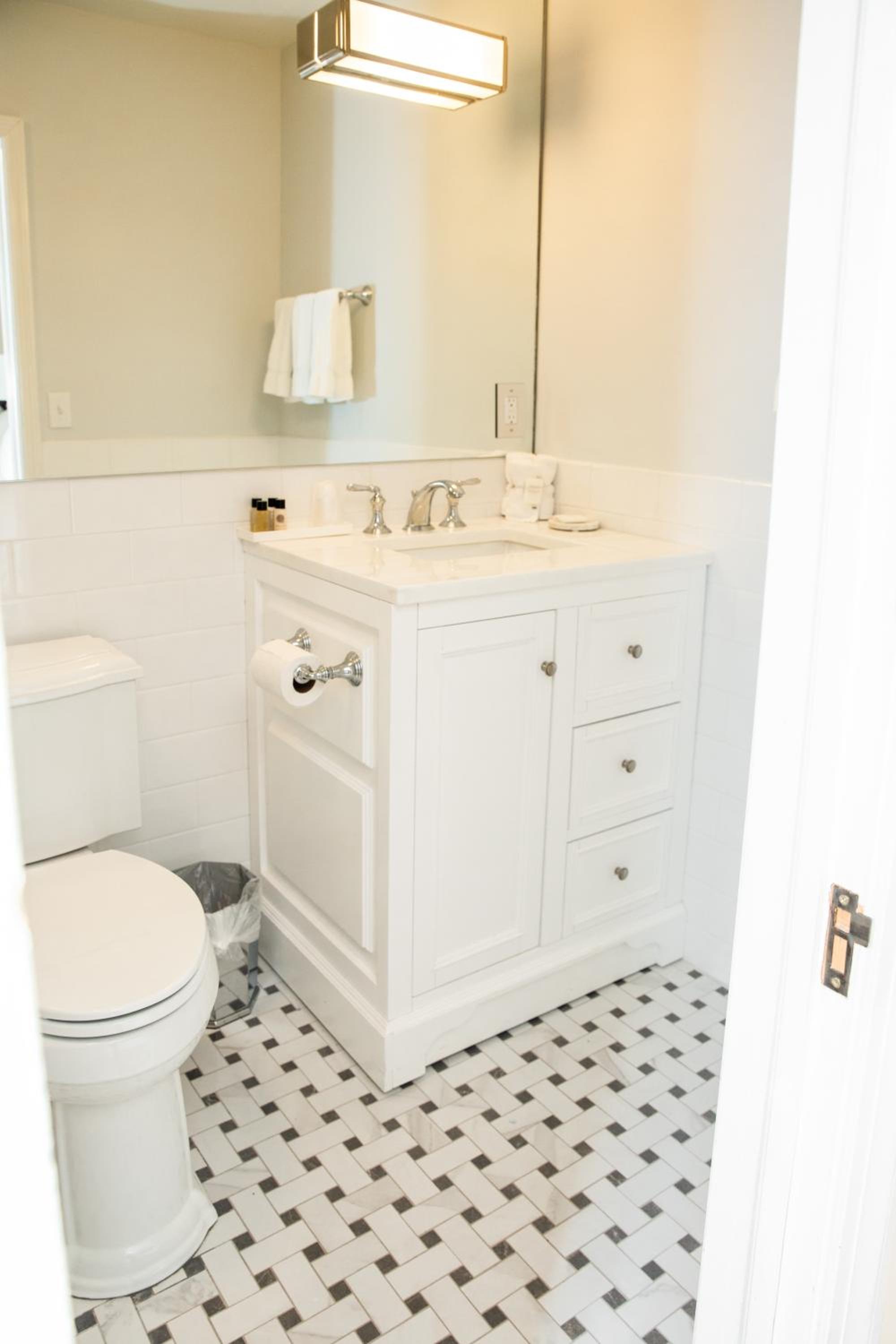 Queen Room with Two Queen Beds photo 3