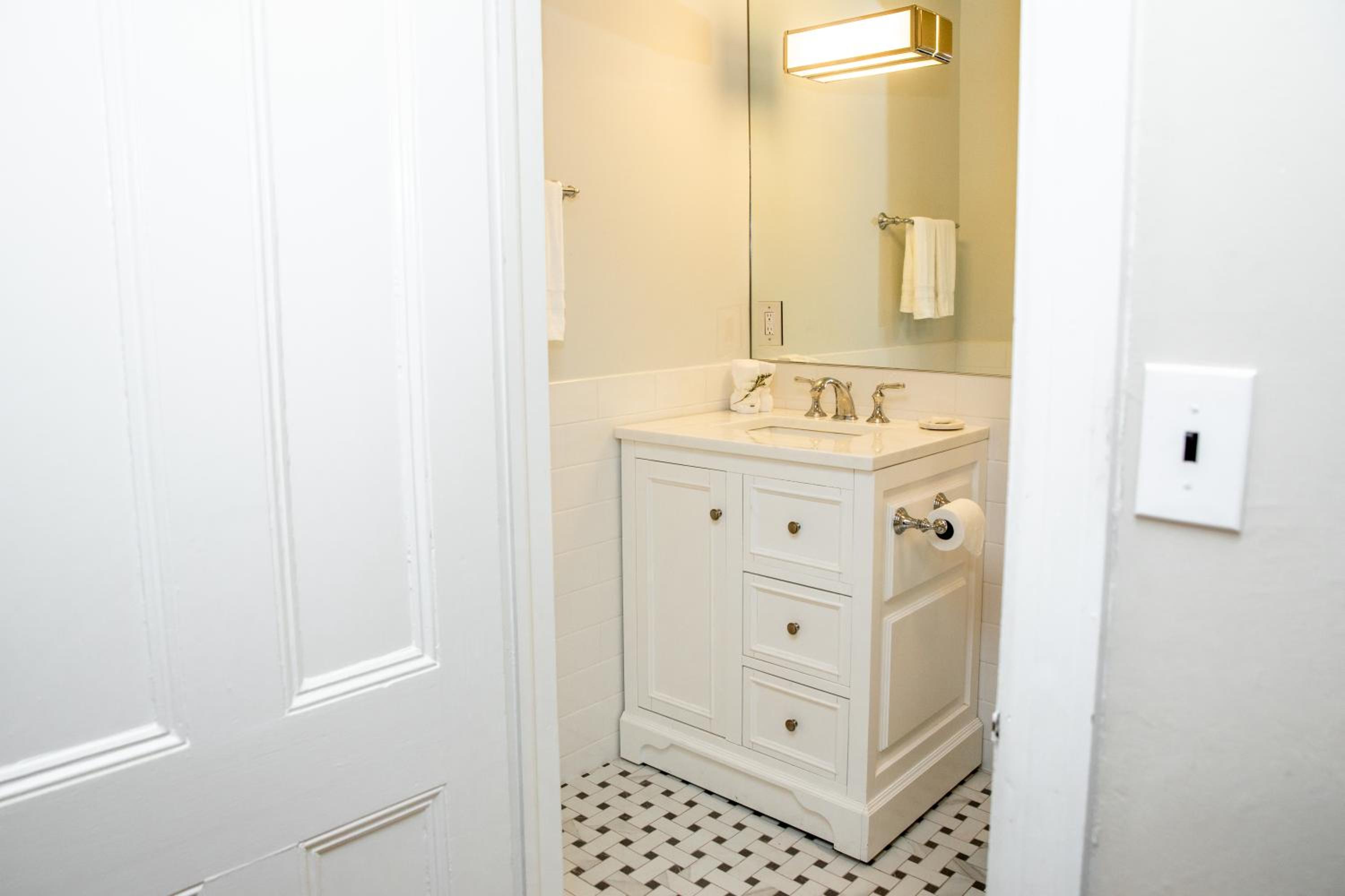 Standard Queen Room photo 2