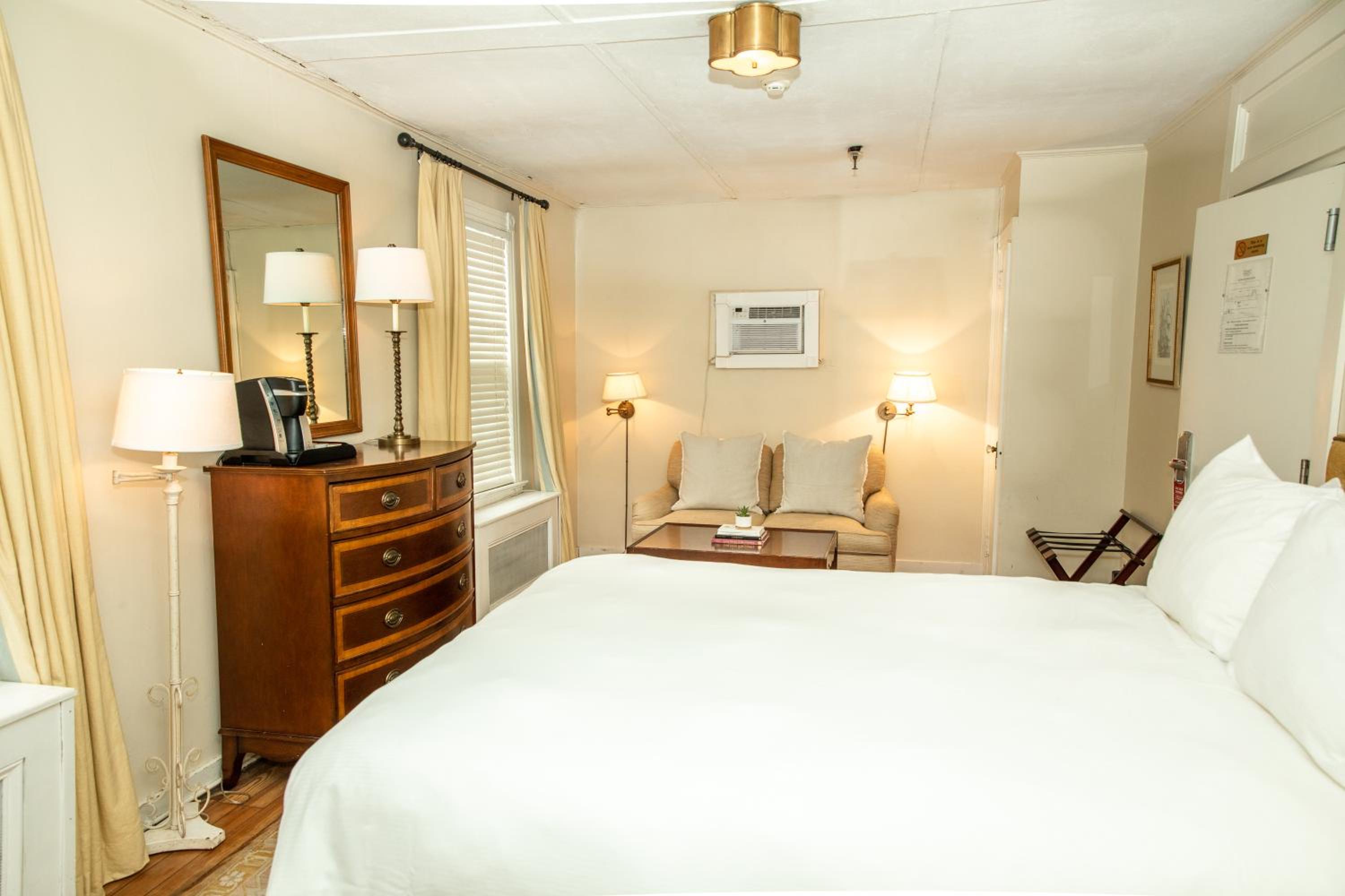 Standard Queen Room photo 3