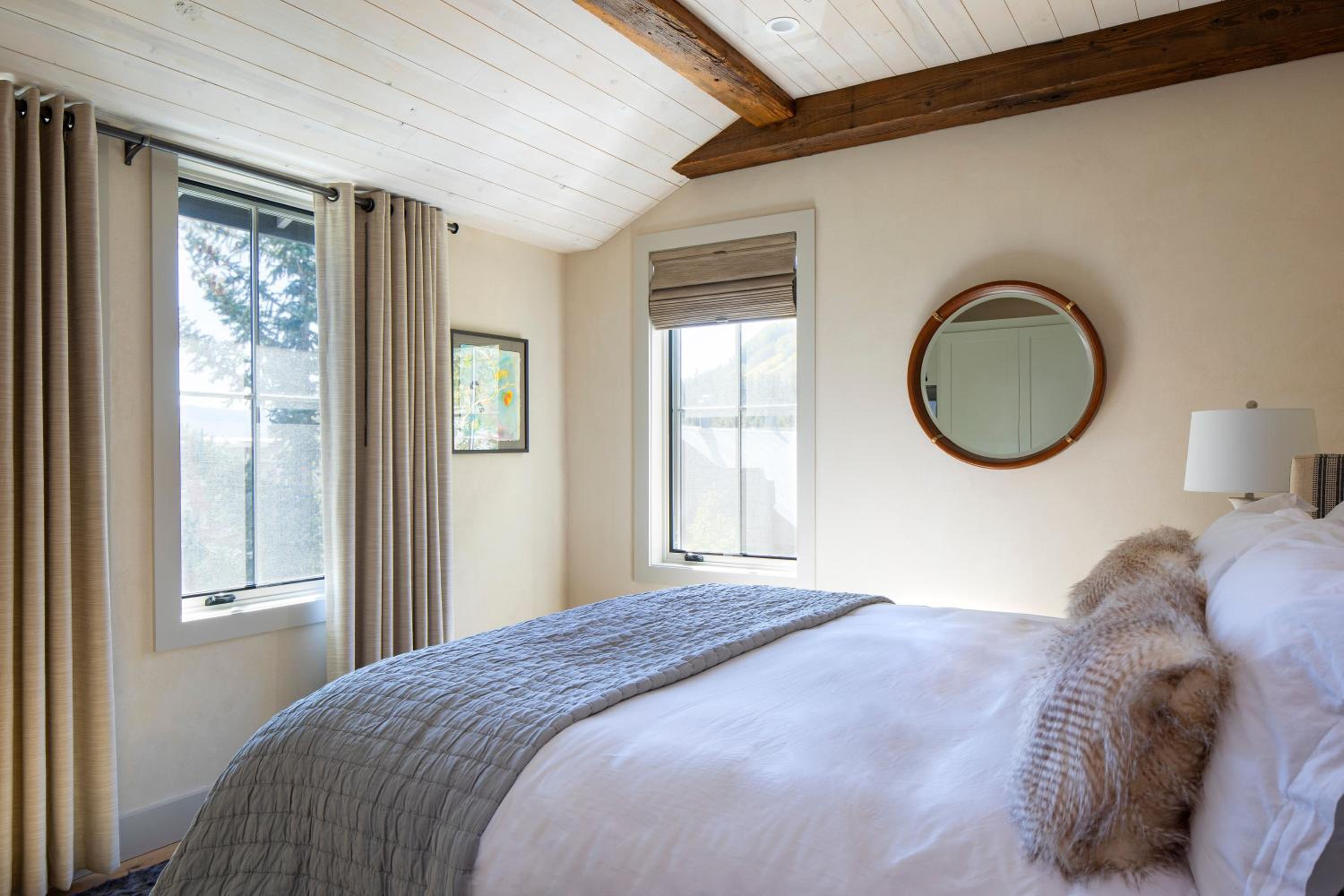 Suite with Mountain View