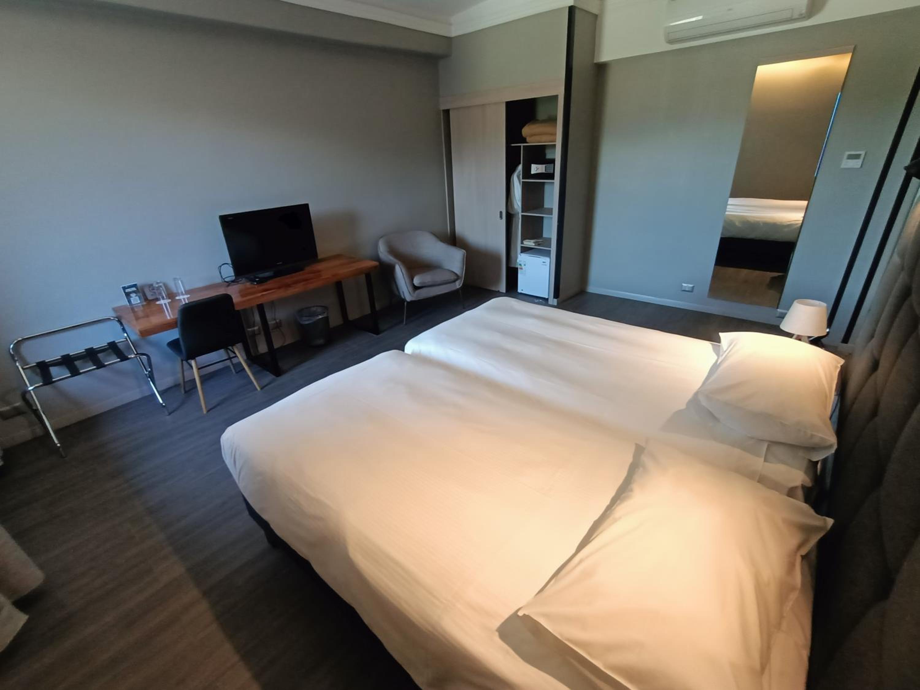 Standard Twin Room - Non-Smoking photo 2