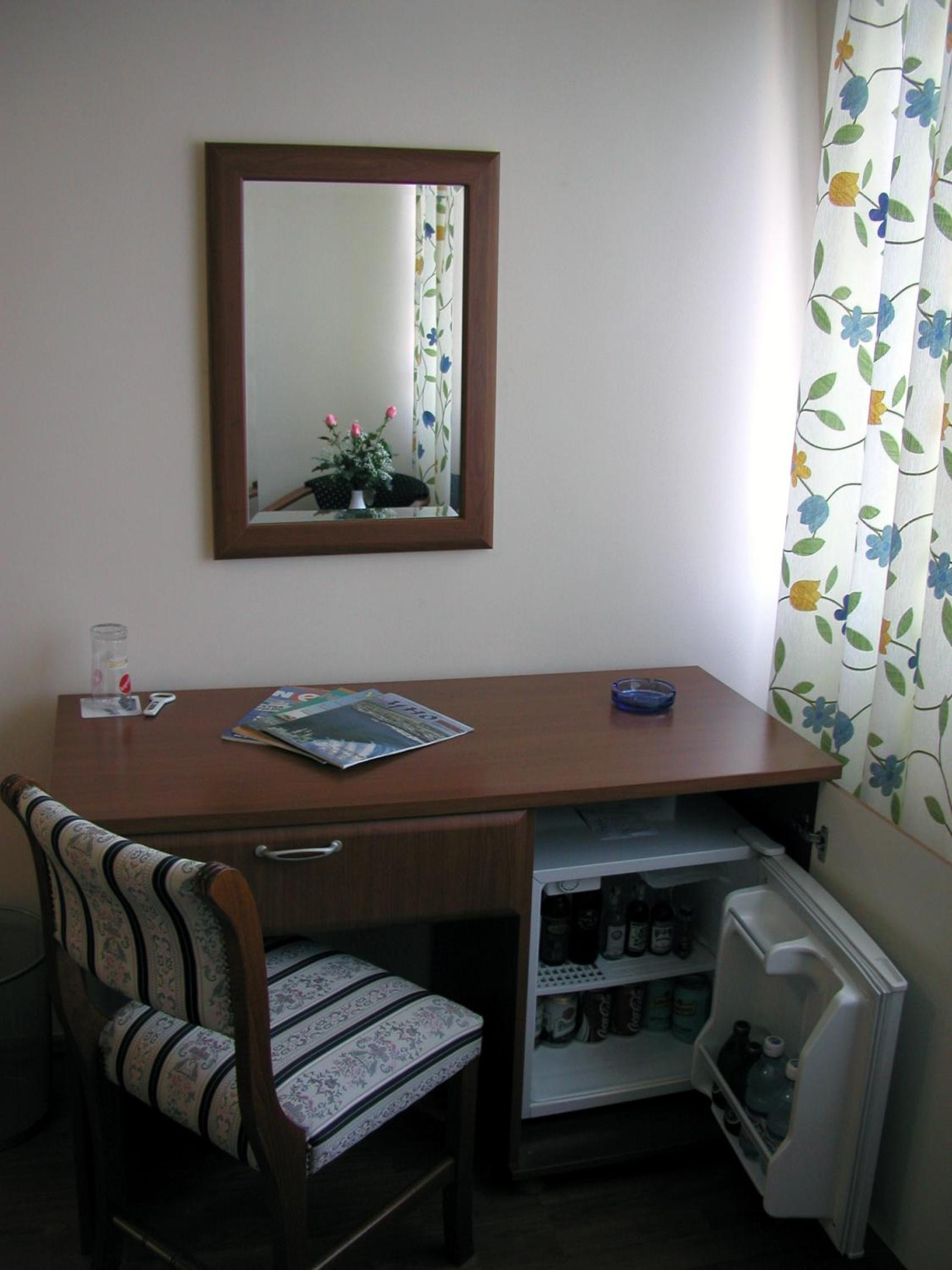 Double or Twin Room - Photo 9