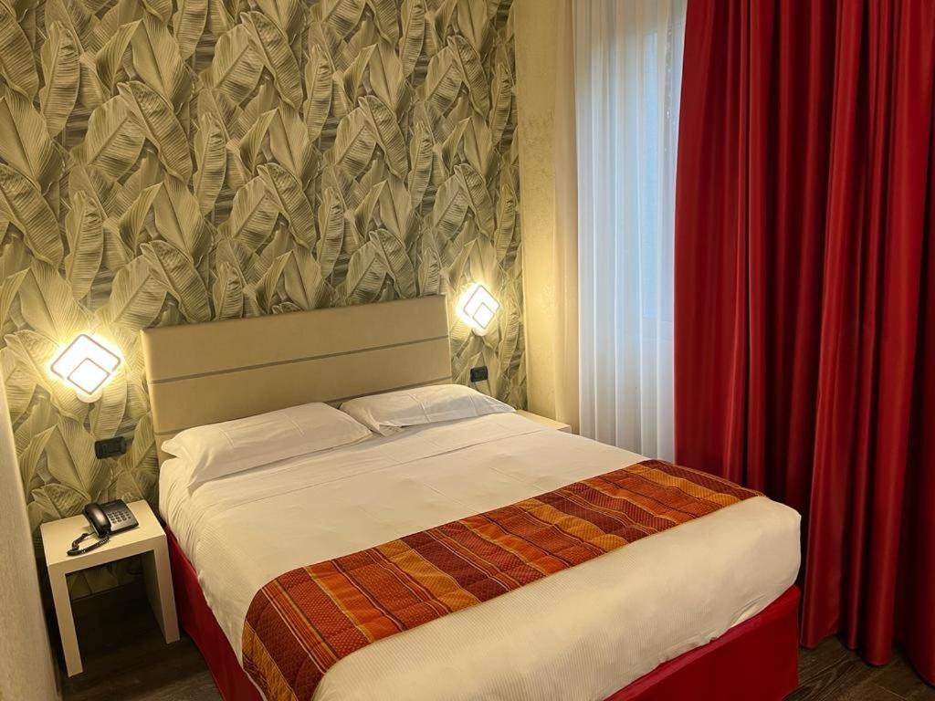 Standard Double Room - Photo 8