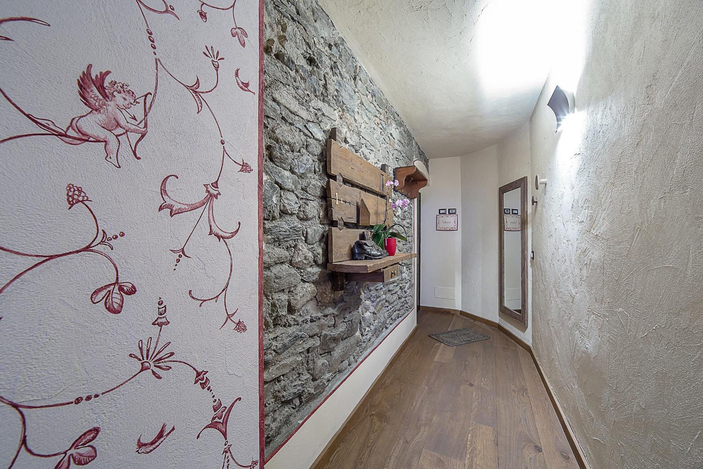 Superior Suite with Balcony - Photo 12