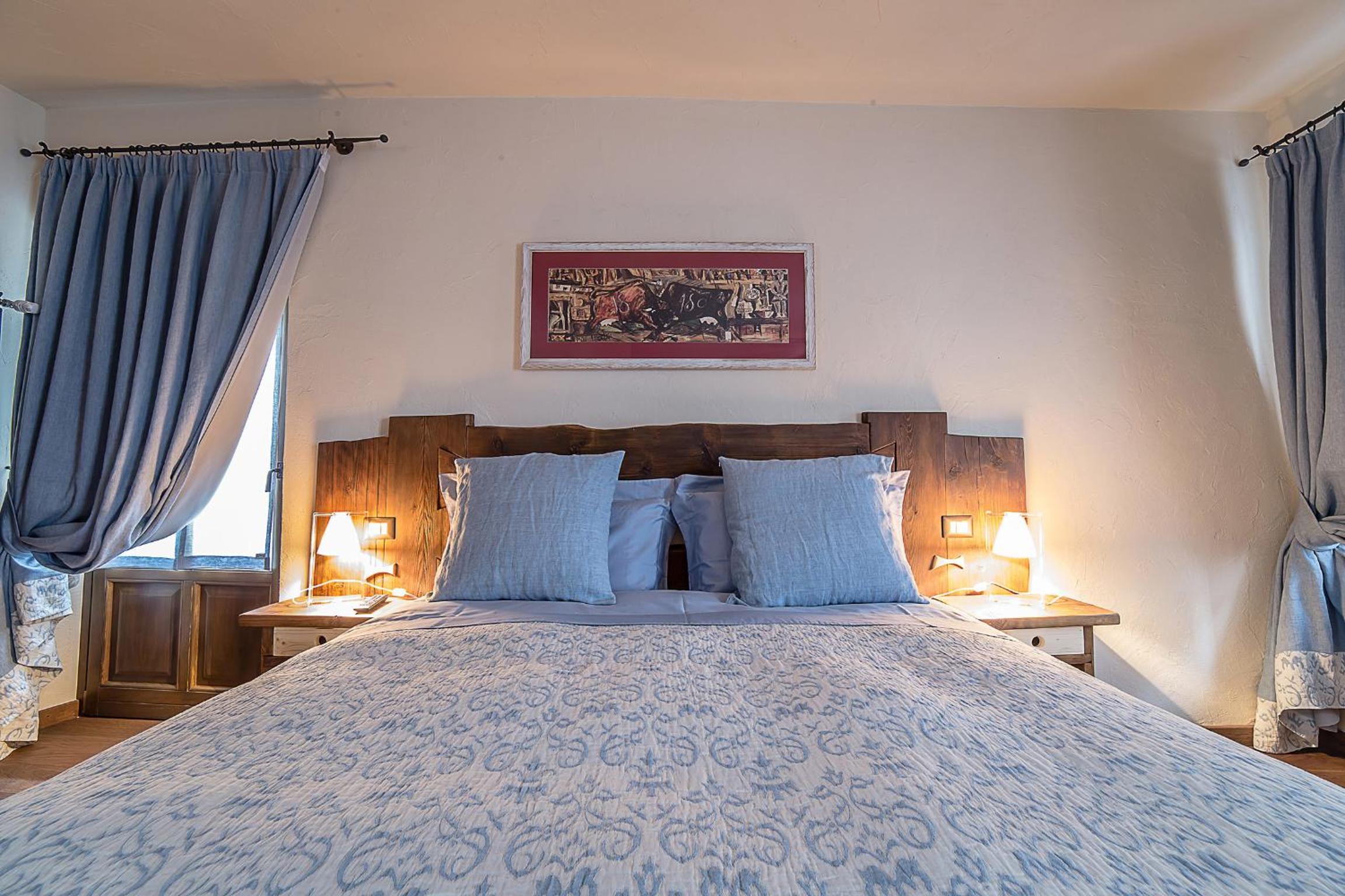Deluxe Double Room with Balcony - Photo 6