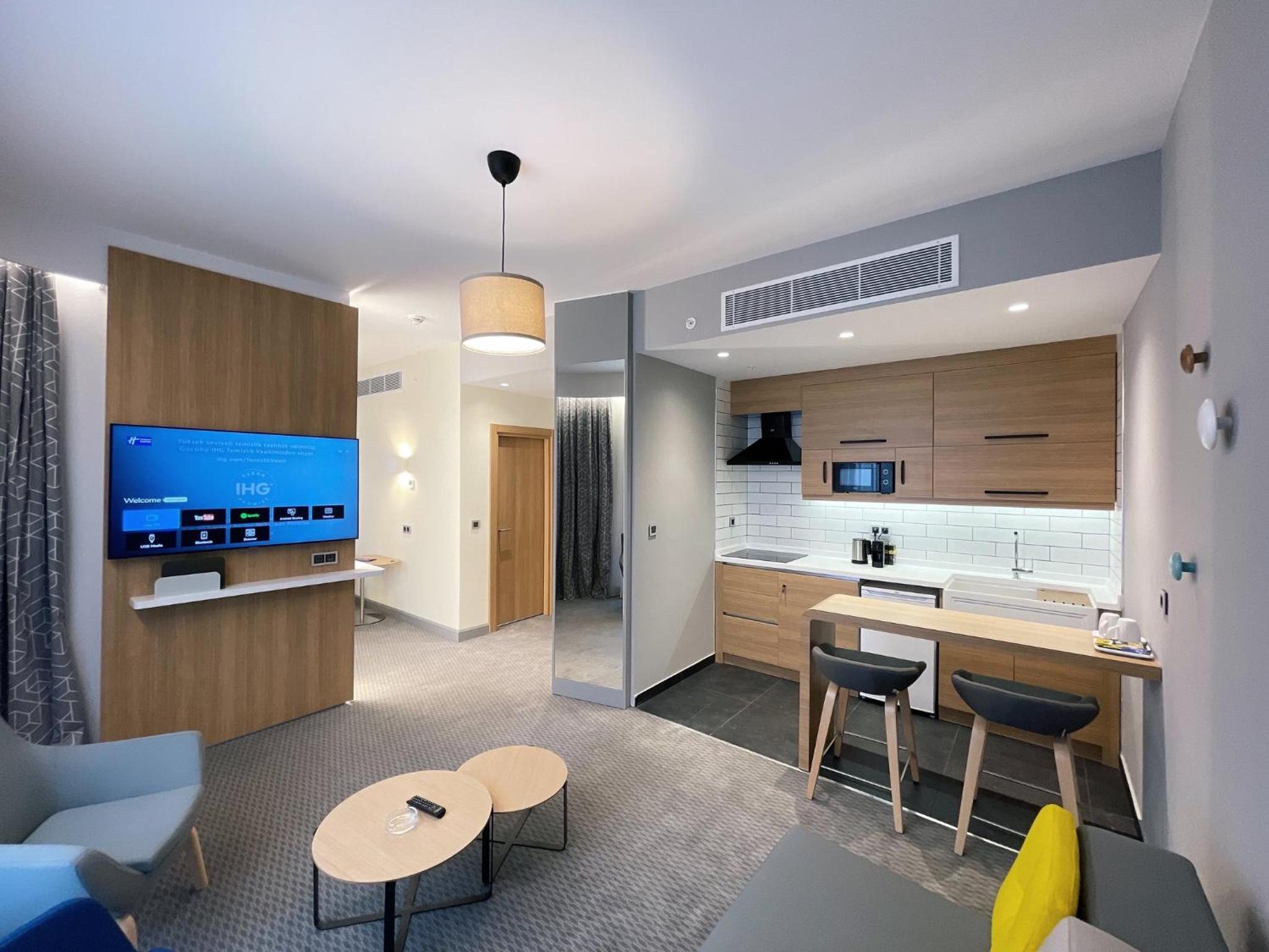 One-Bedroom Suite with Kitchenette  - Photo 5