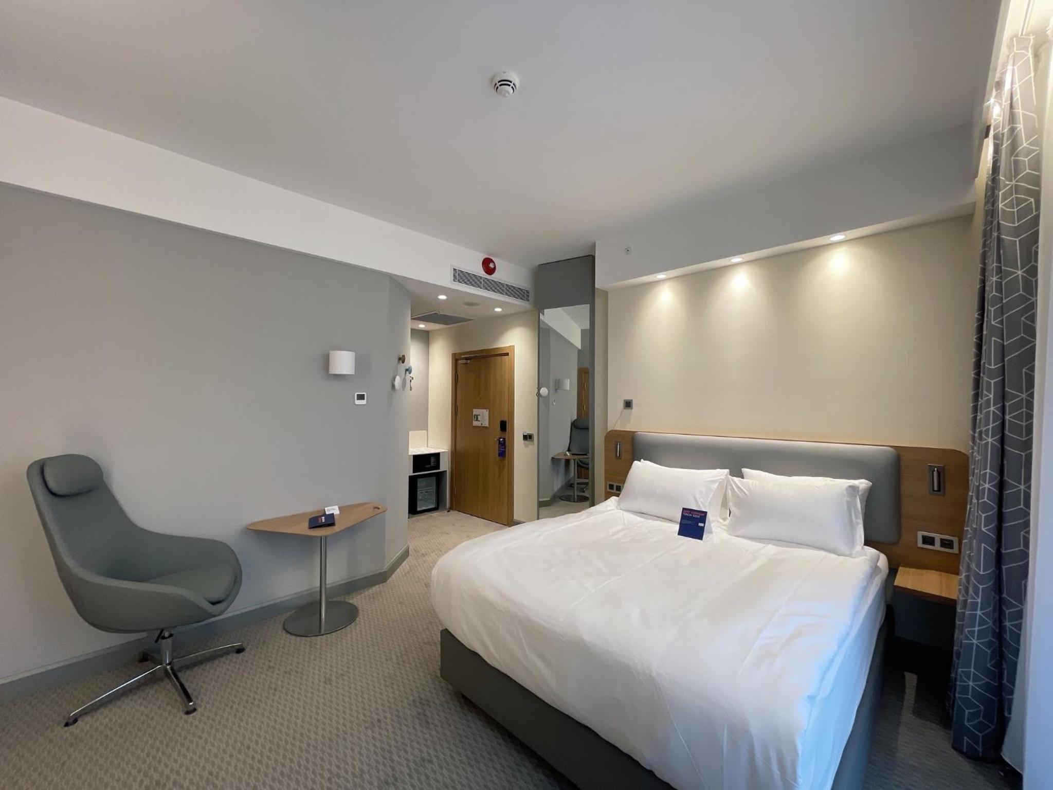 Standard Queen Room - Accessible with Free Breakfast - Photo 1
