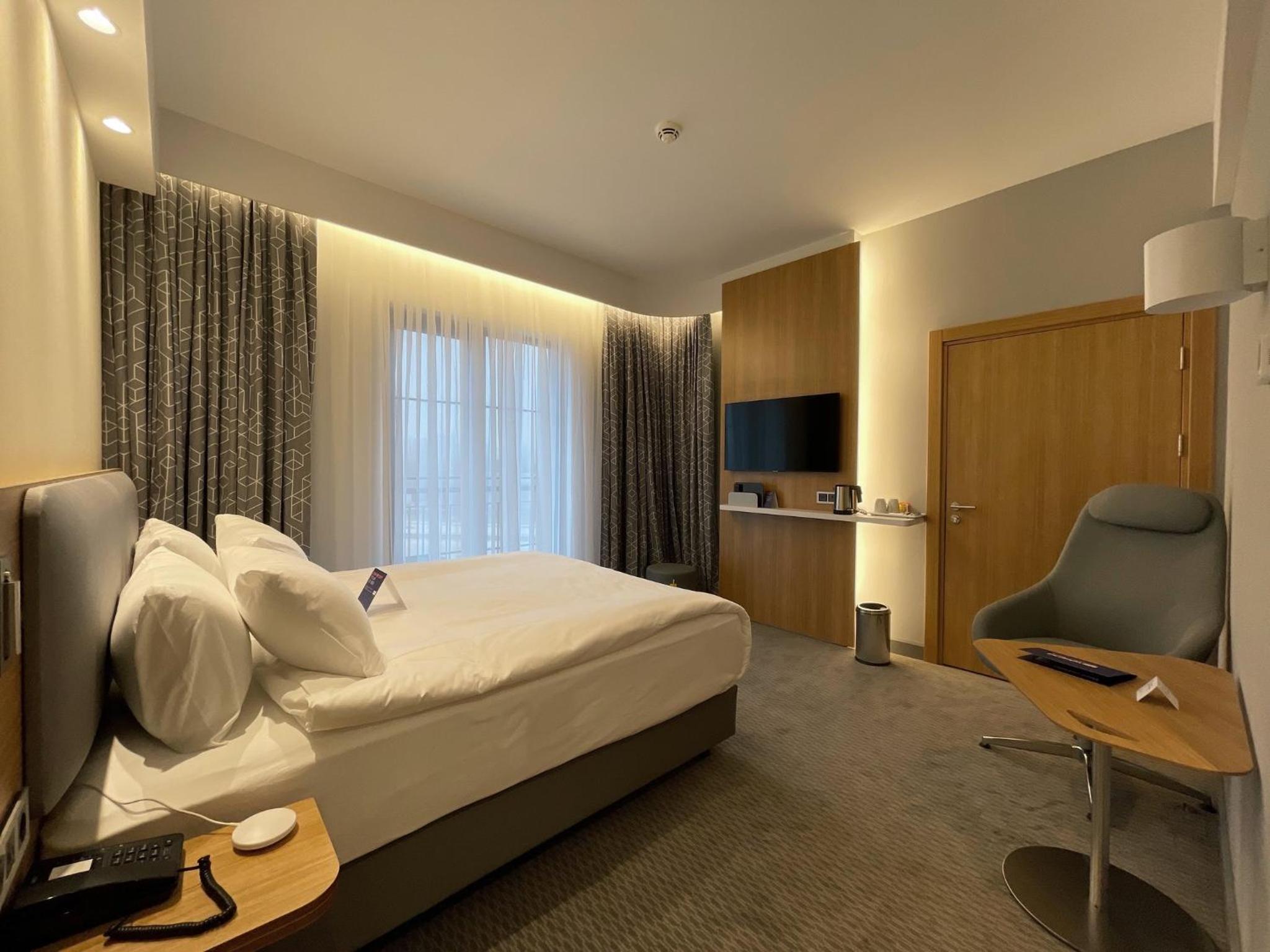 Standard Queen Room - Accessible with Free Breakfast - Photo 4