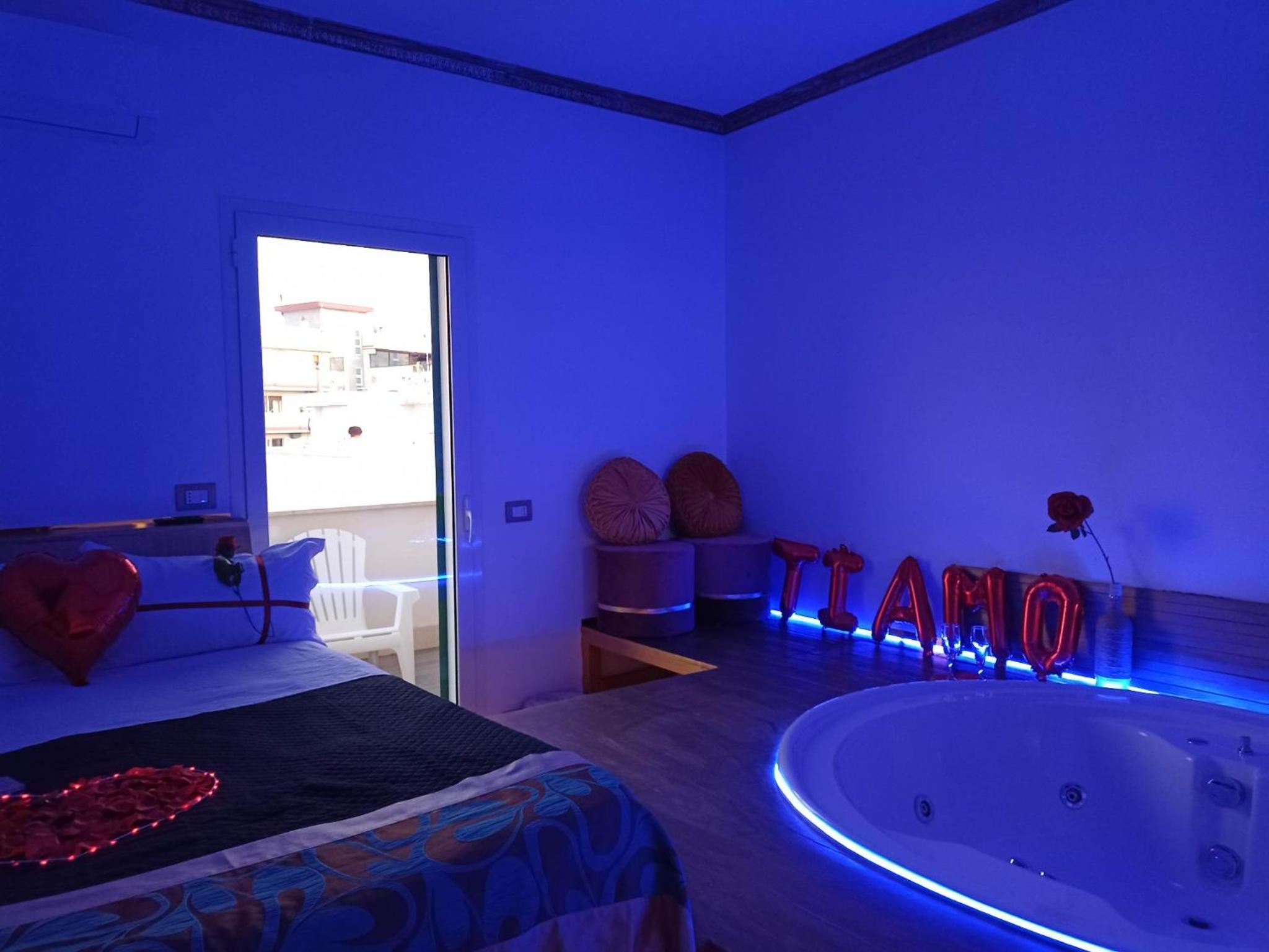 Suite with Spa Bath - Photo 1