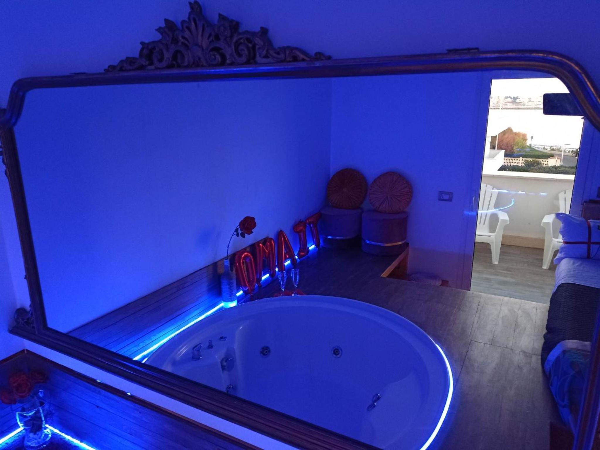 Suite with Spa Bath - Photo 12