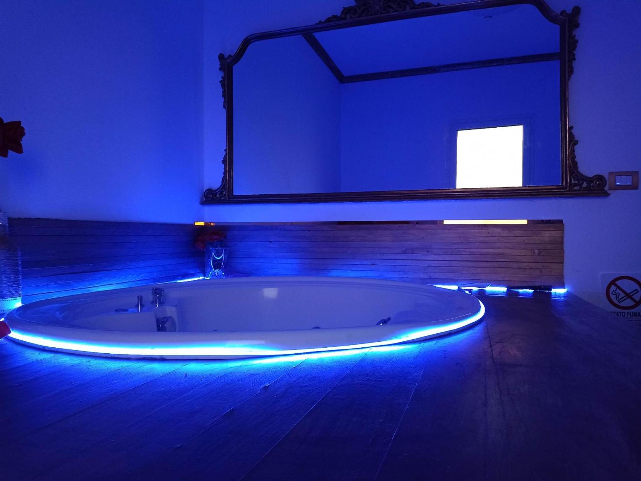 Suite with Spa Bath - Photo 14