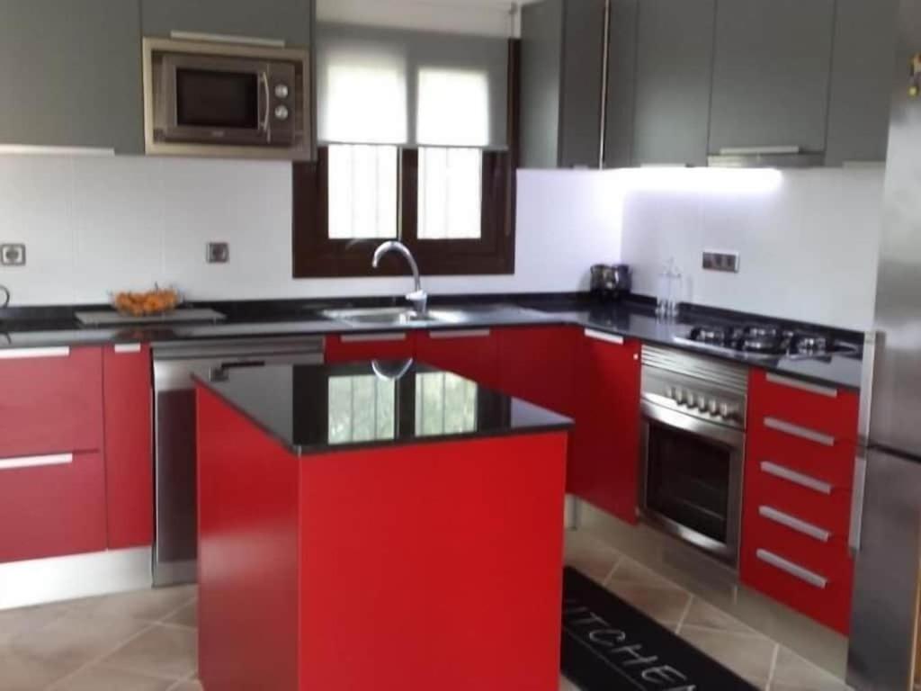 Three-Bedroom House photo 3
