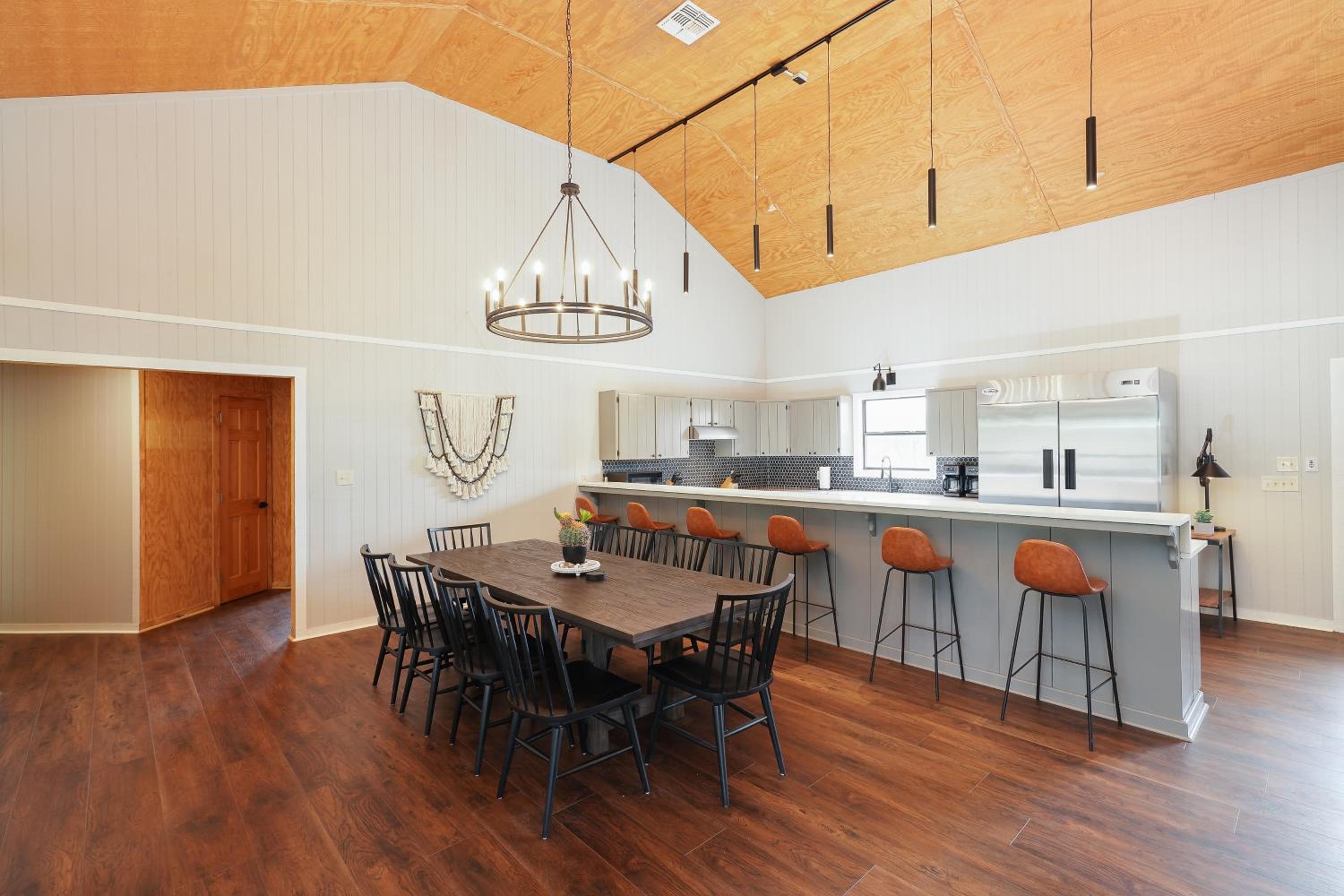 Five-Bedroom House photo 2