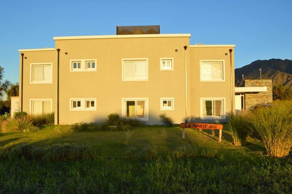 Six-Bedroom House photo 3