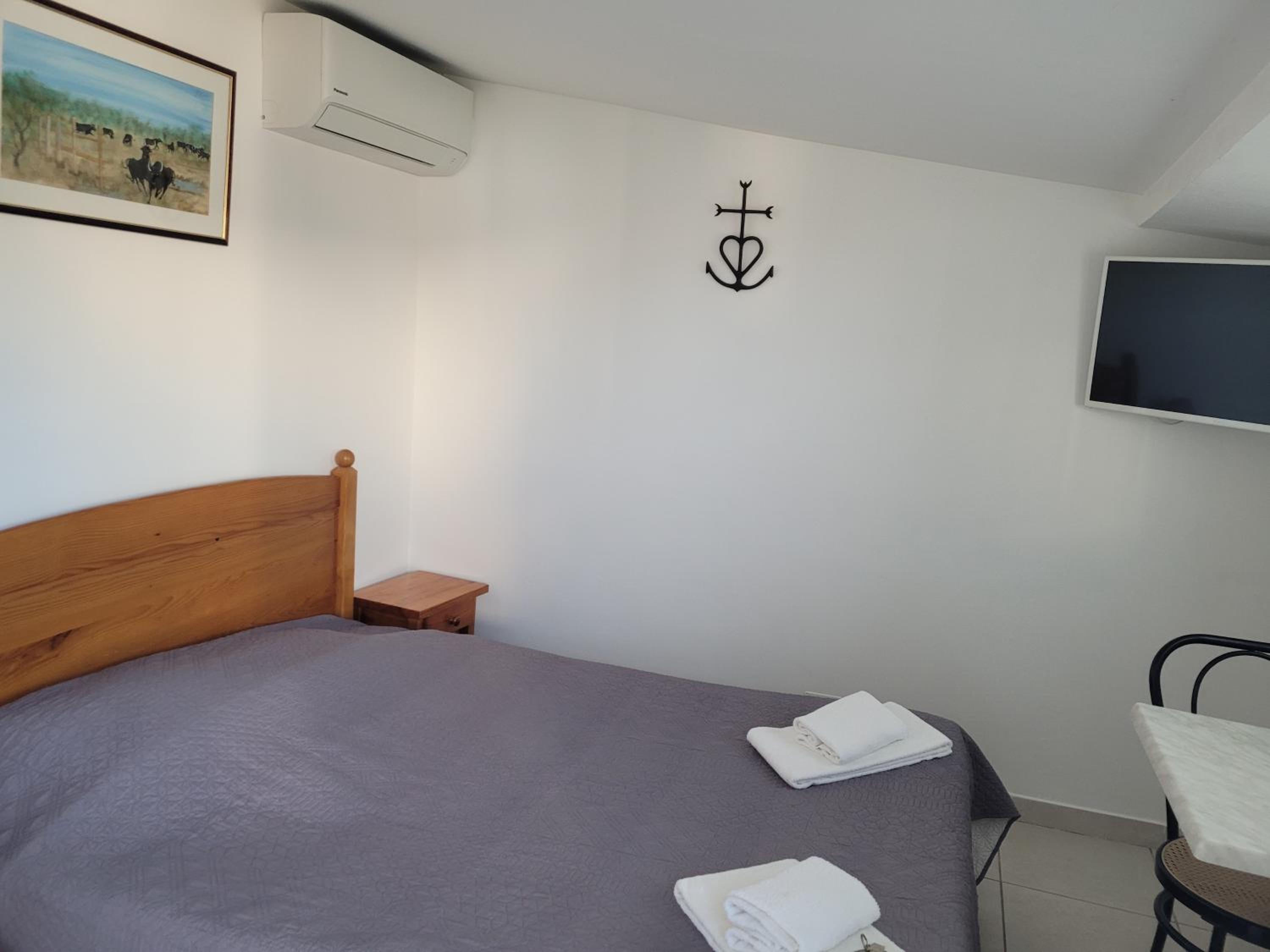 Double Room - Photo 11