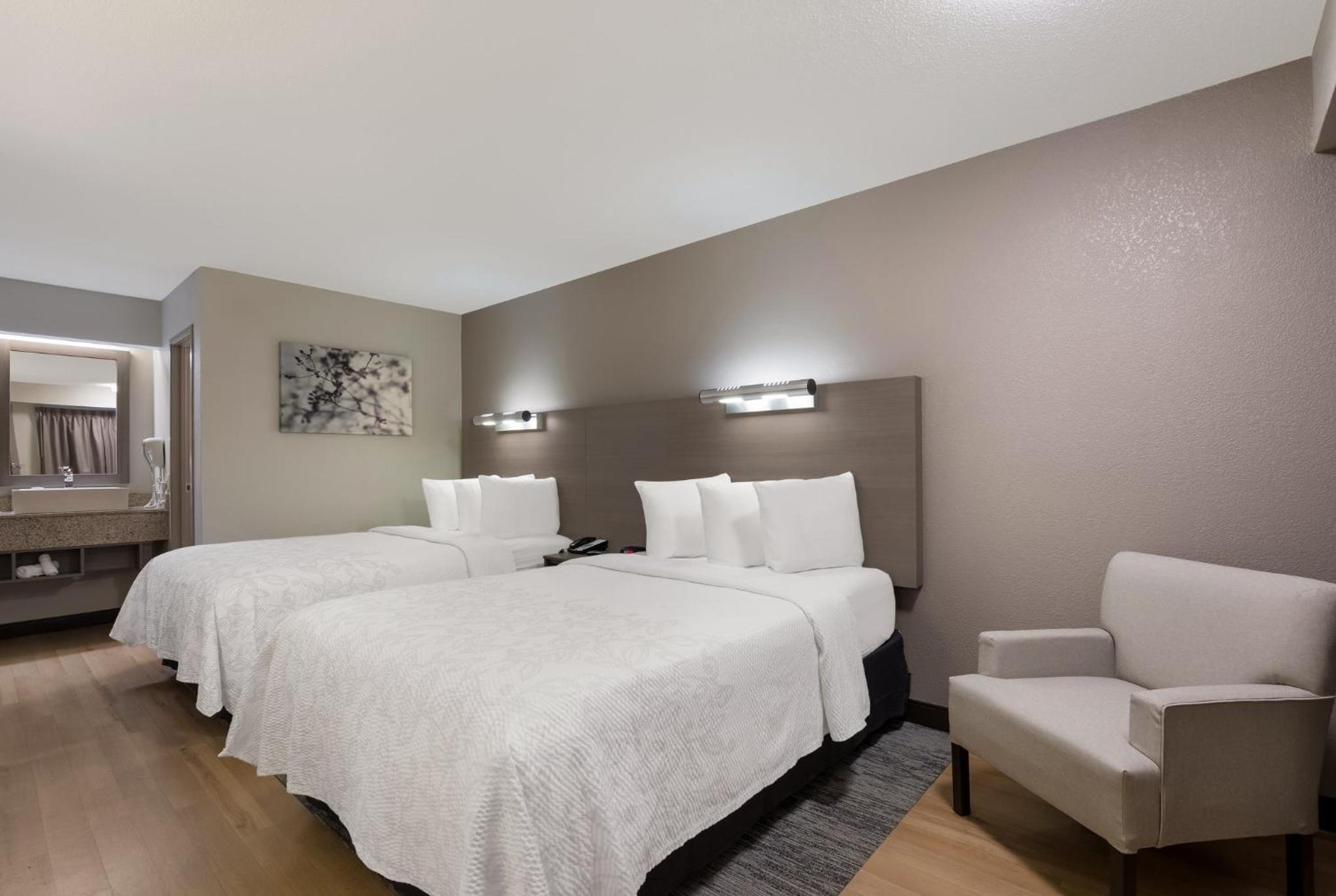 Standard Room with Two Double Beds Smoke Free - Photo 2