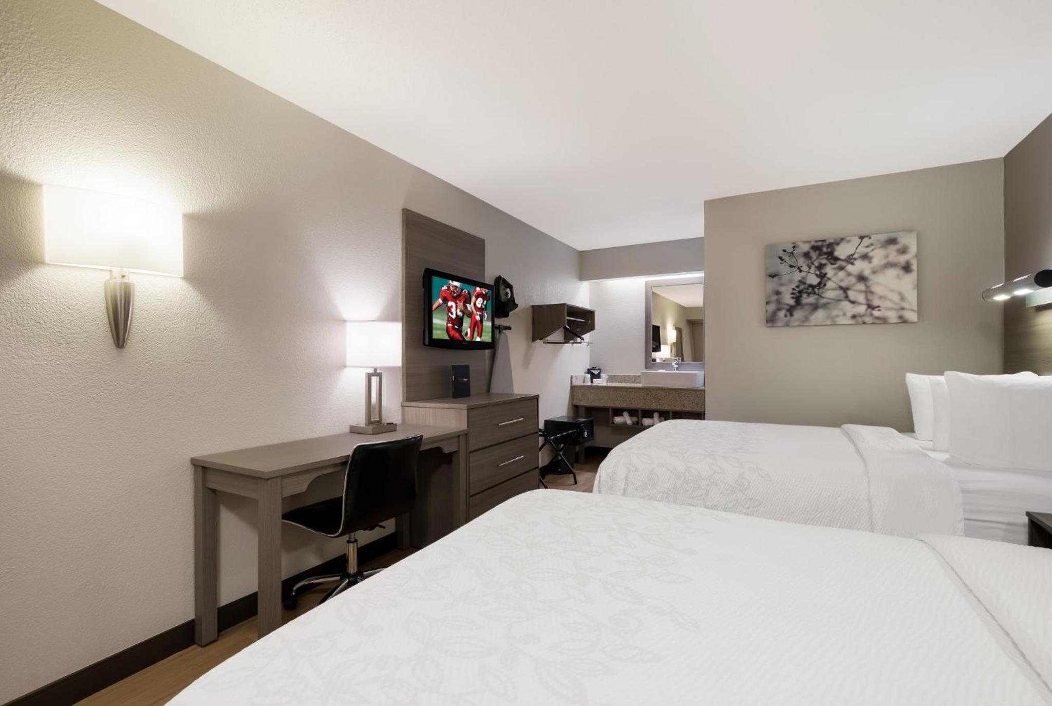 Standard Room with Two Double Beds Smoke Free - Photo 4