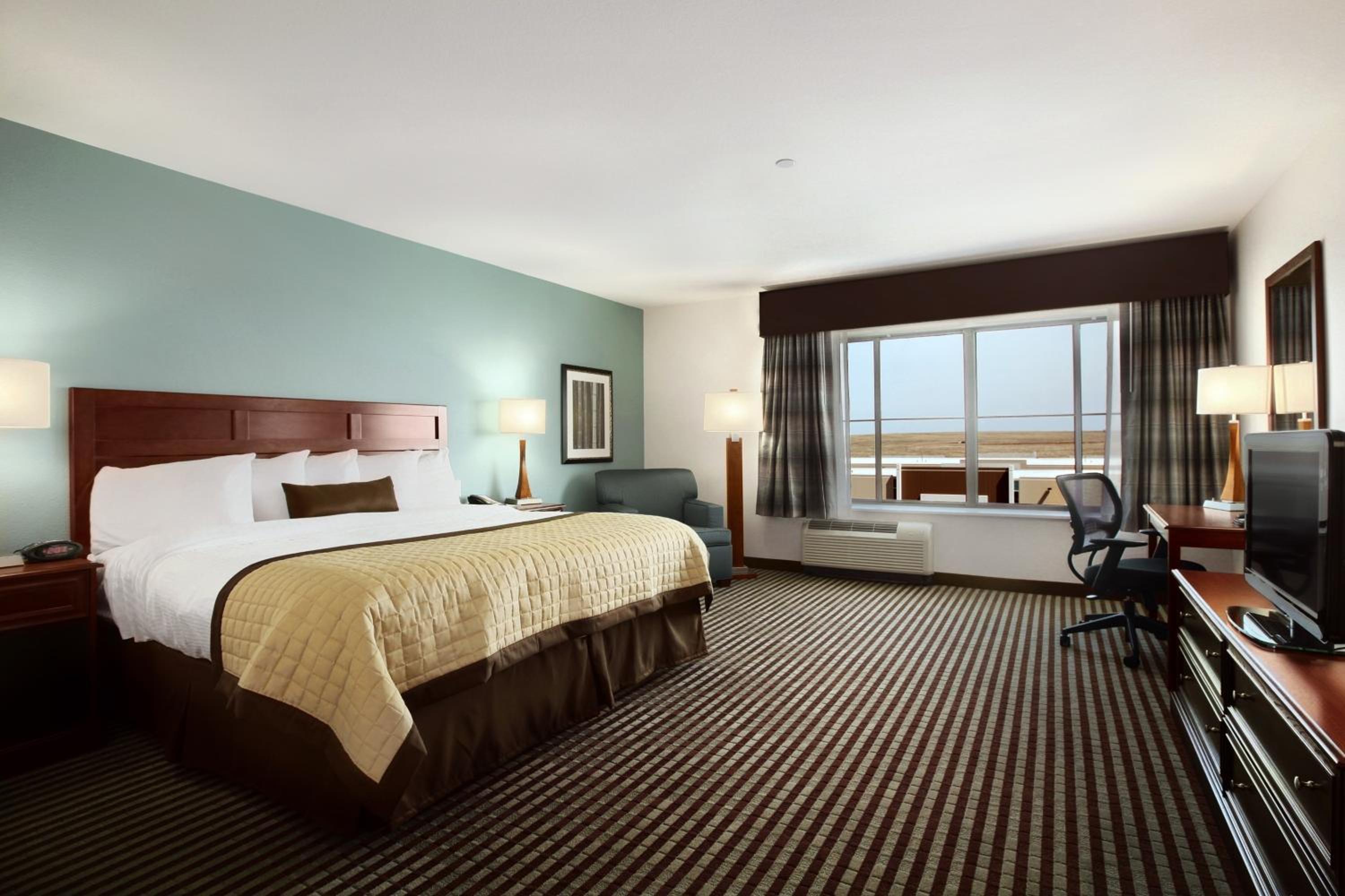 Deluxe King Room - Non-Smoking - Photo 5