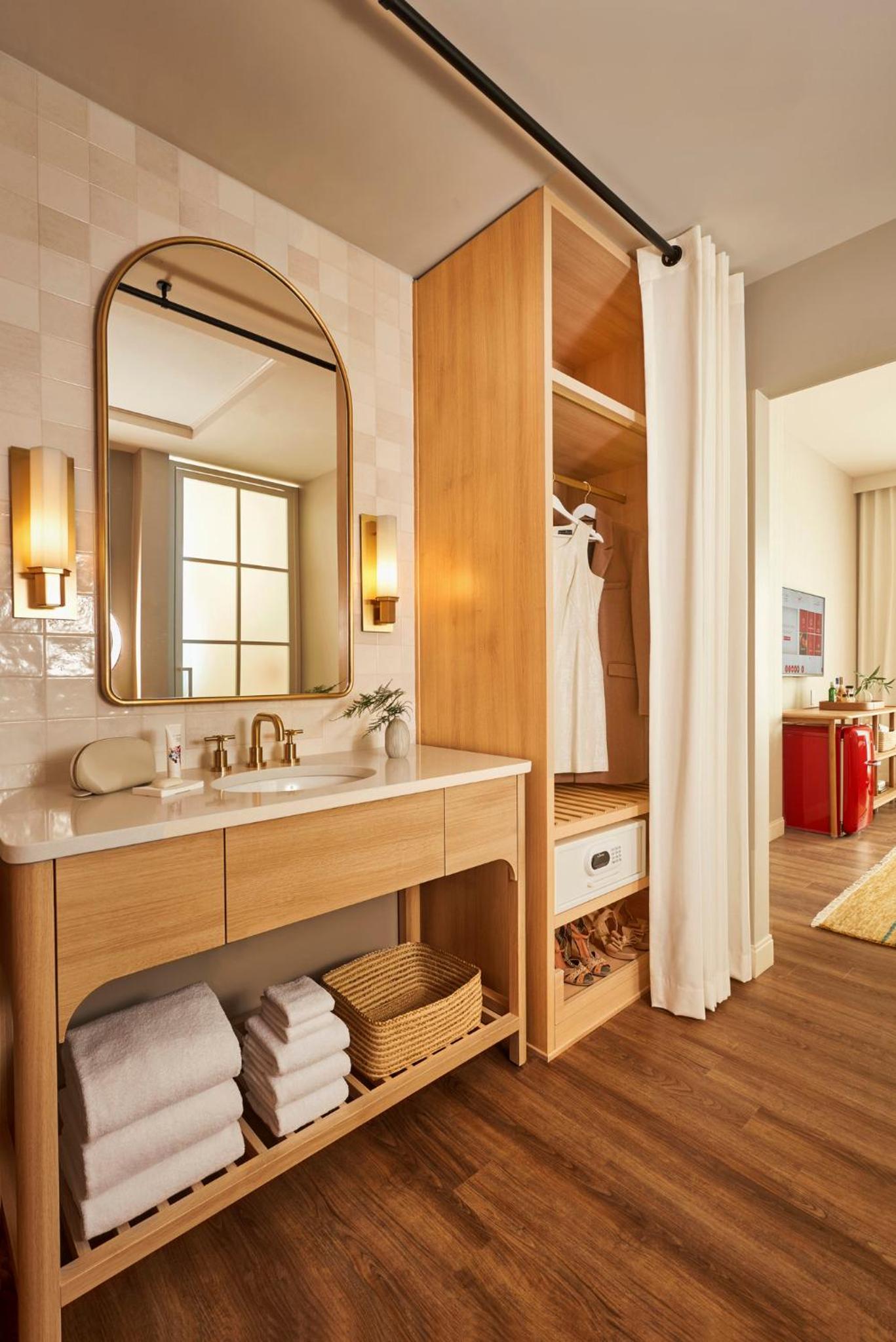 King Room - Disability Access - Photo 7