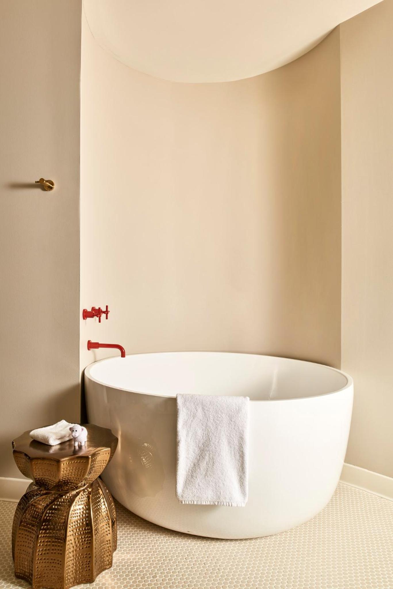 Deluxe King Suite - Photo 20