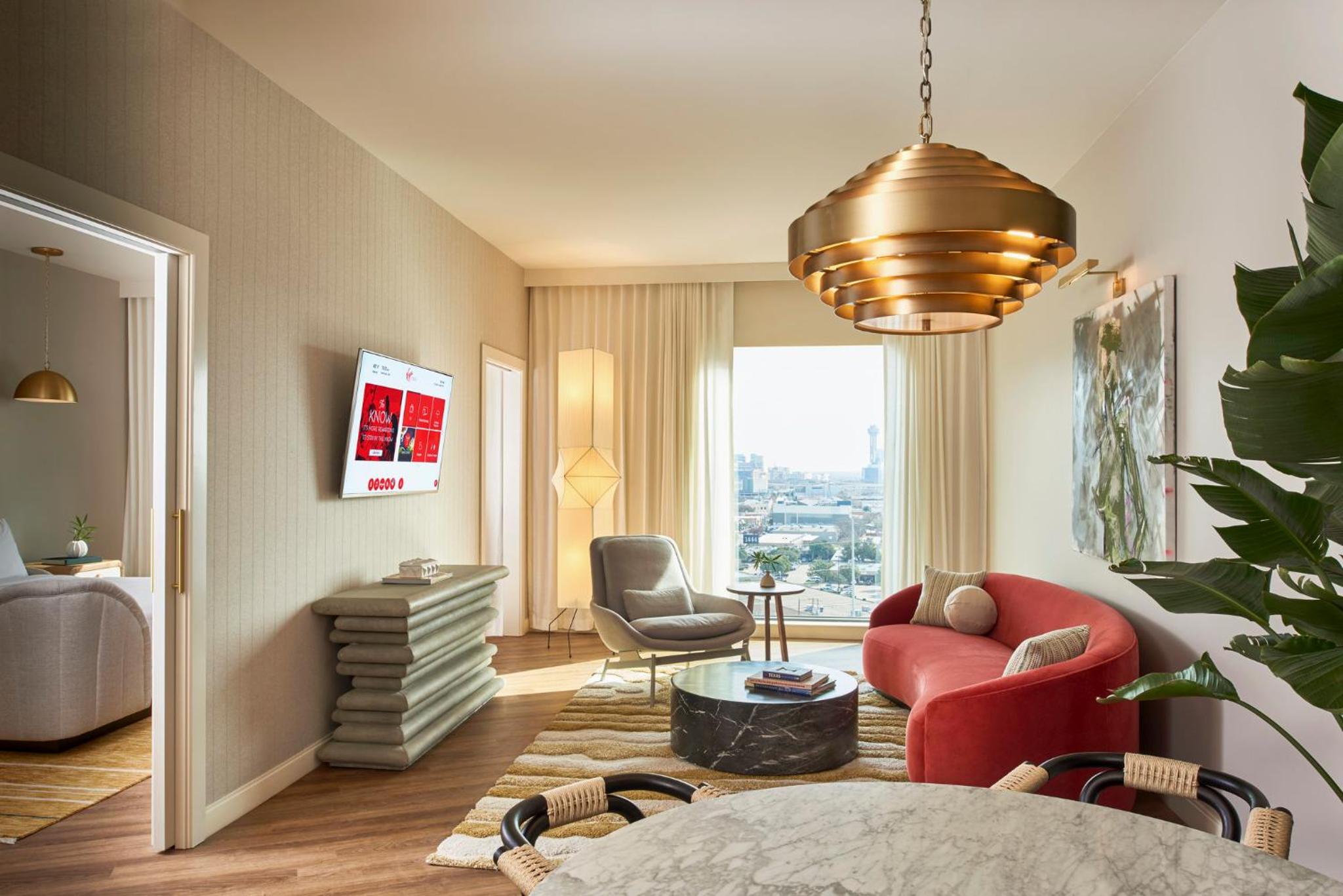 Deluxe King Suite - Photo 16