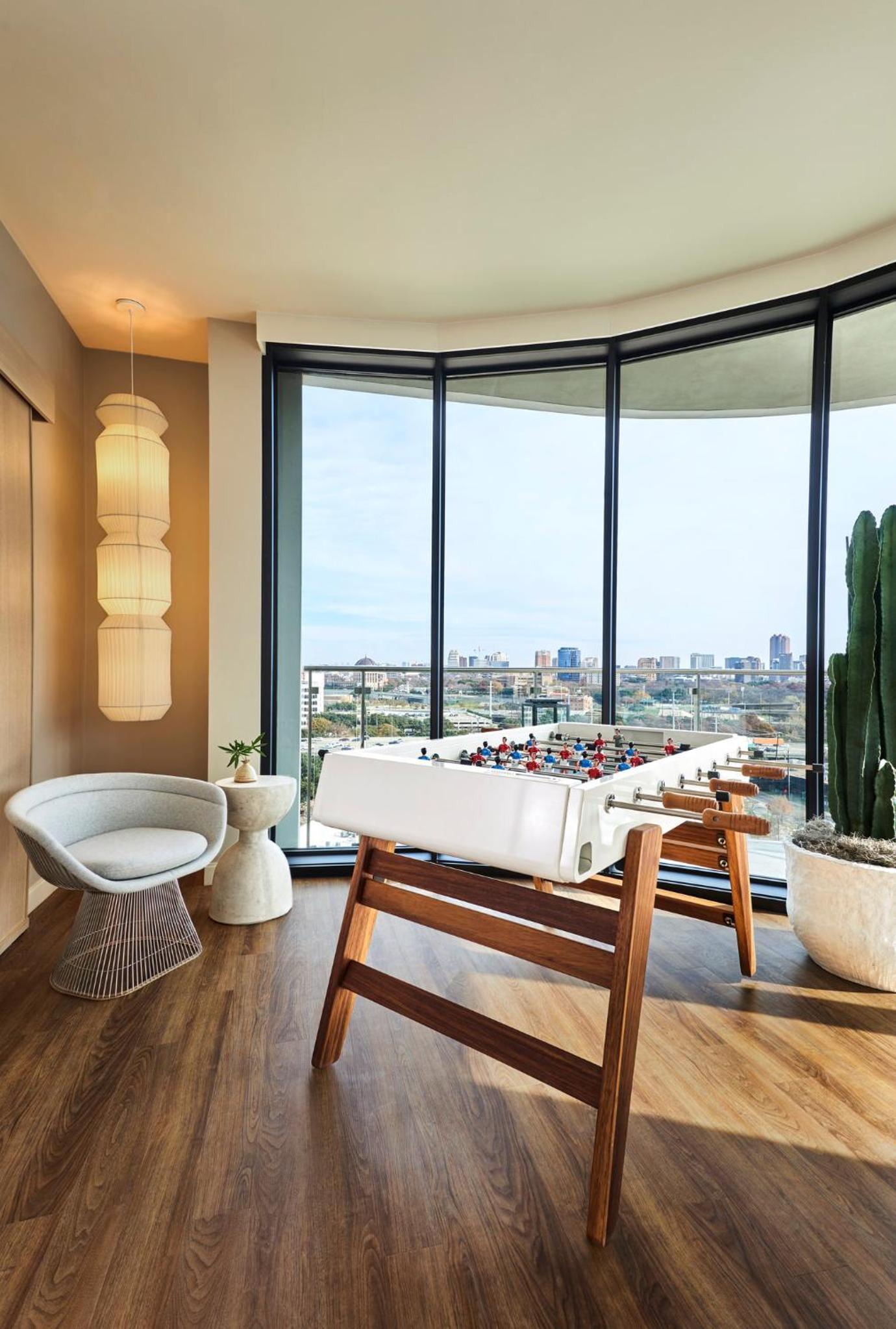 Grand King Suite with Balcony - Photo 9
