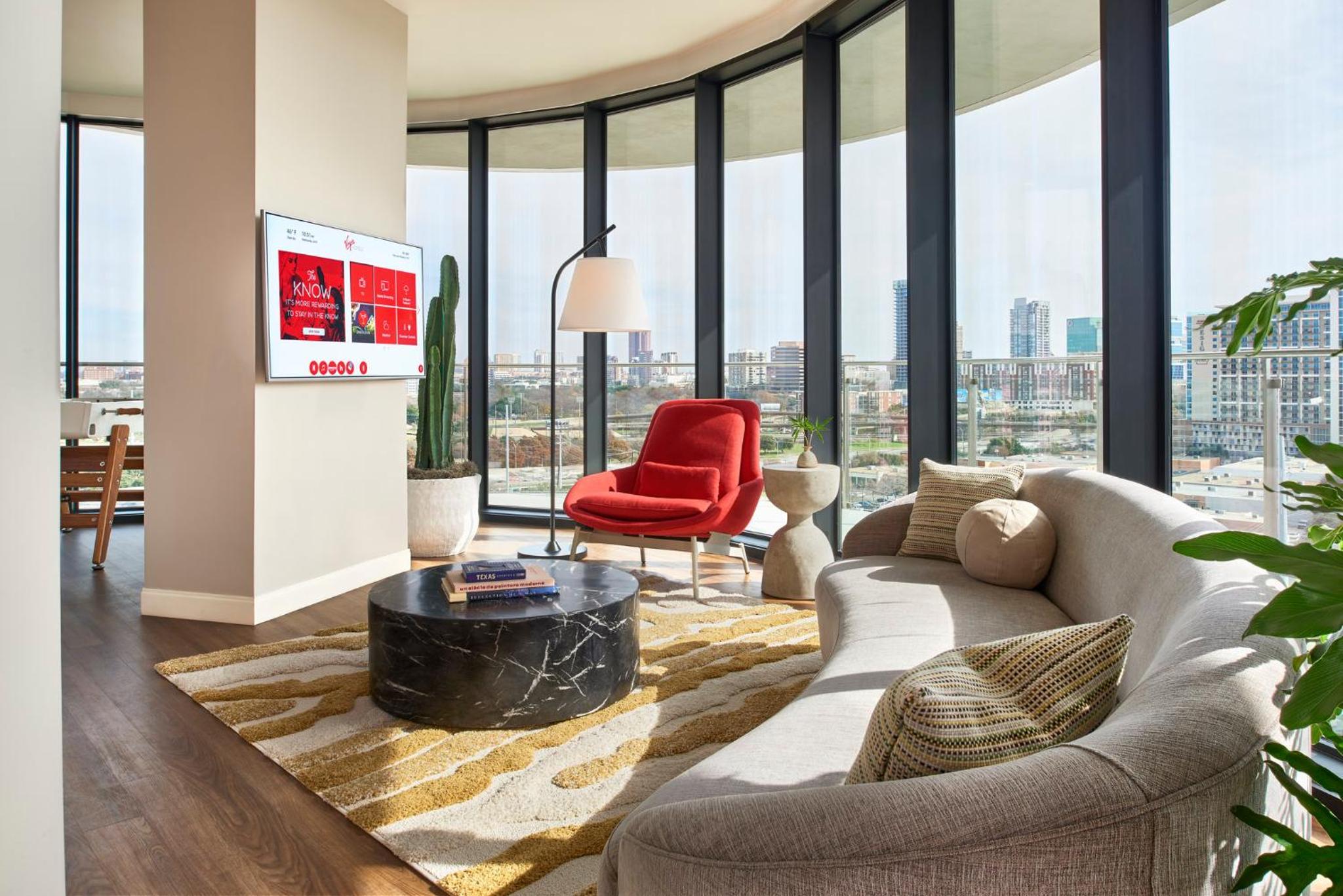 Deluxe King Suite - Disability Access - Photo 2