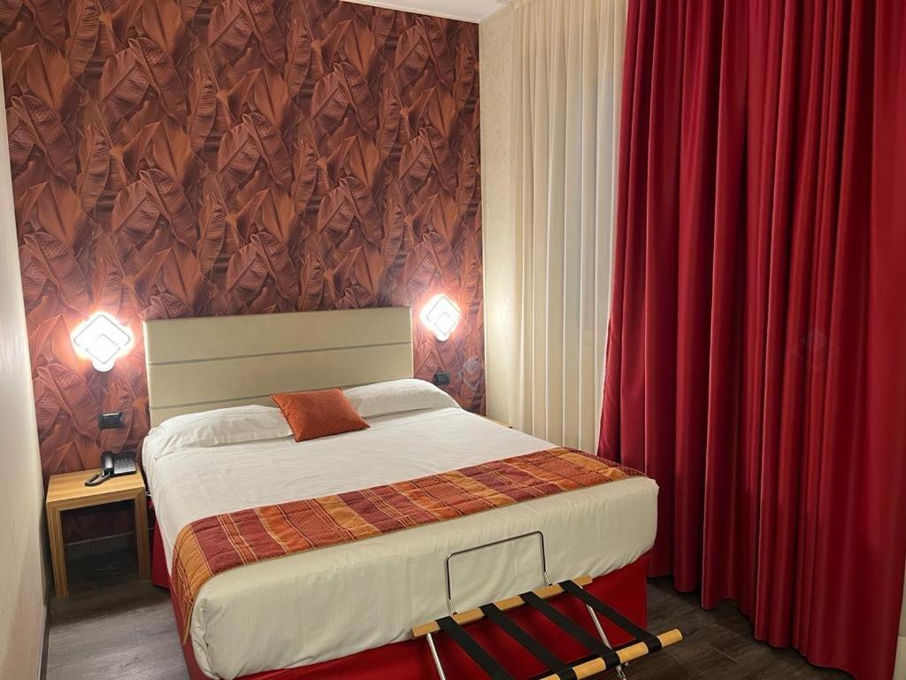 Standard Double Room - Photo 9