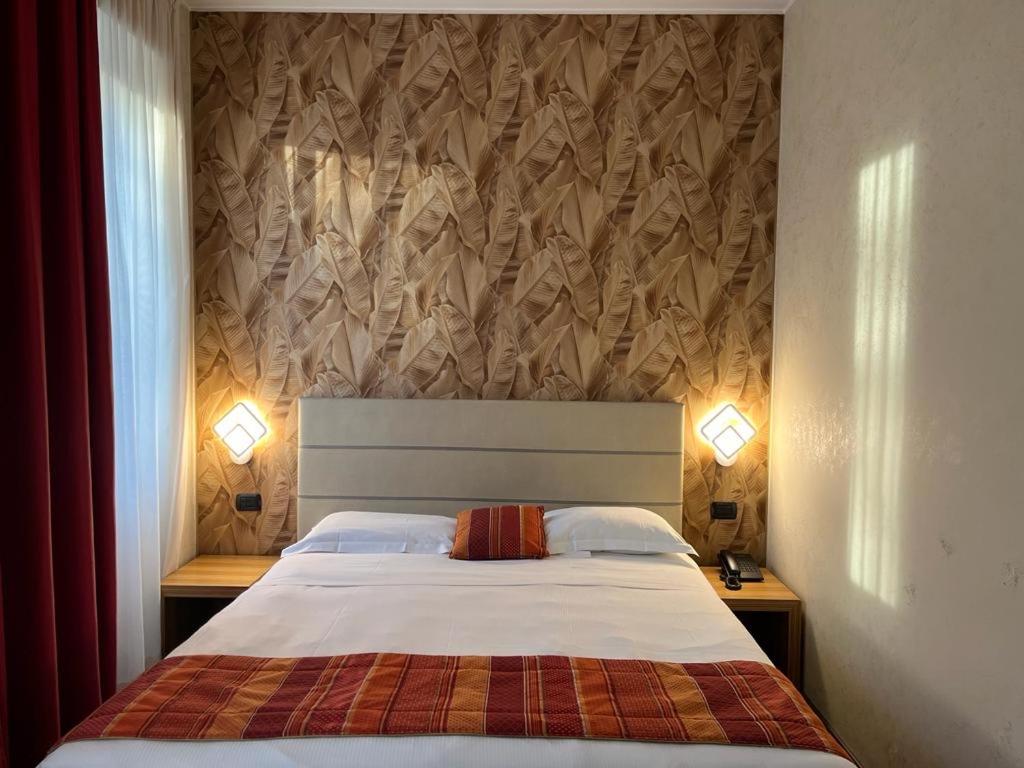 Standard Double Room - Photo 10