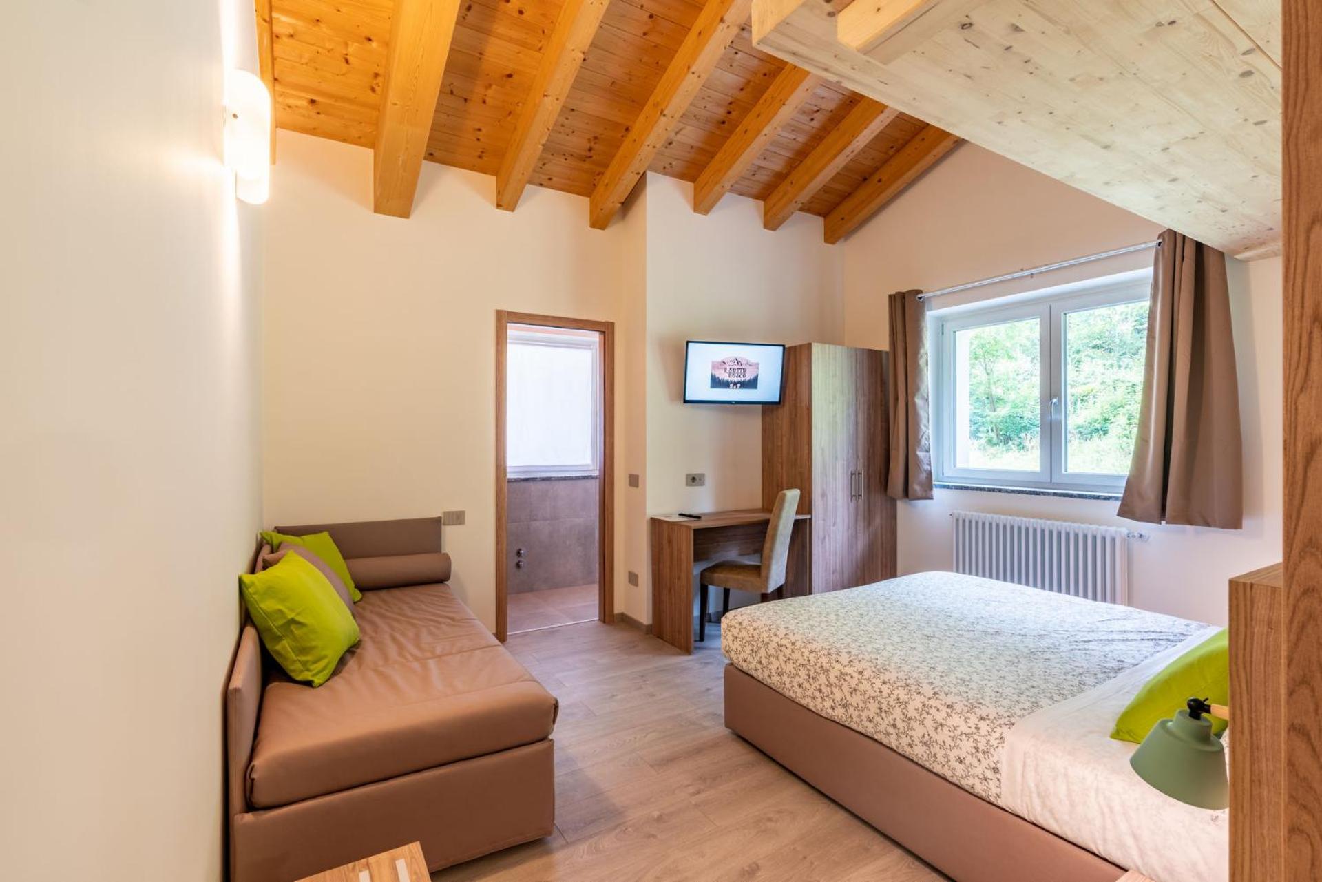 Triple Room with Private Bathroom photo 1