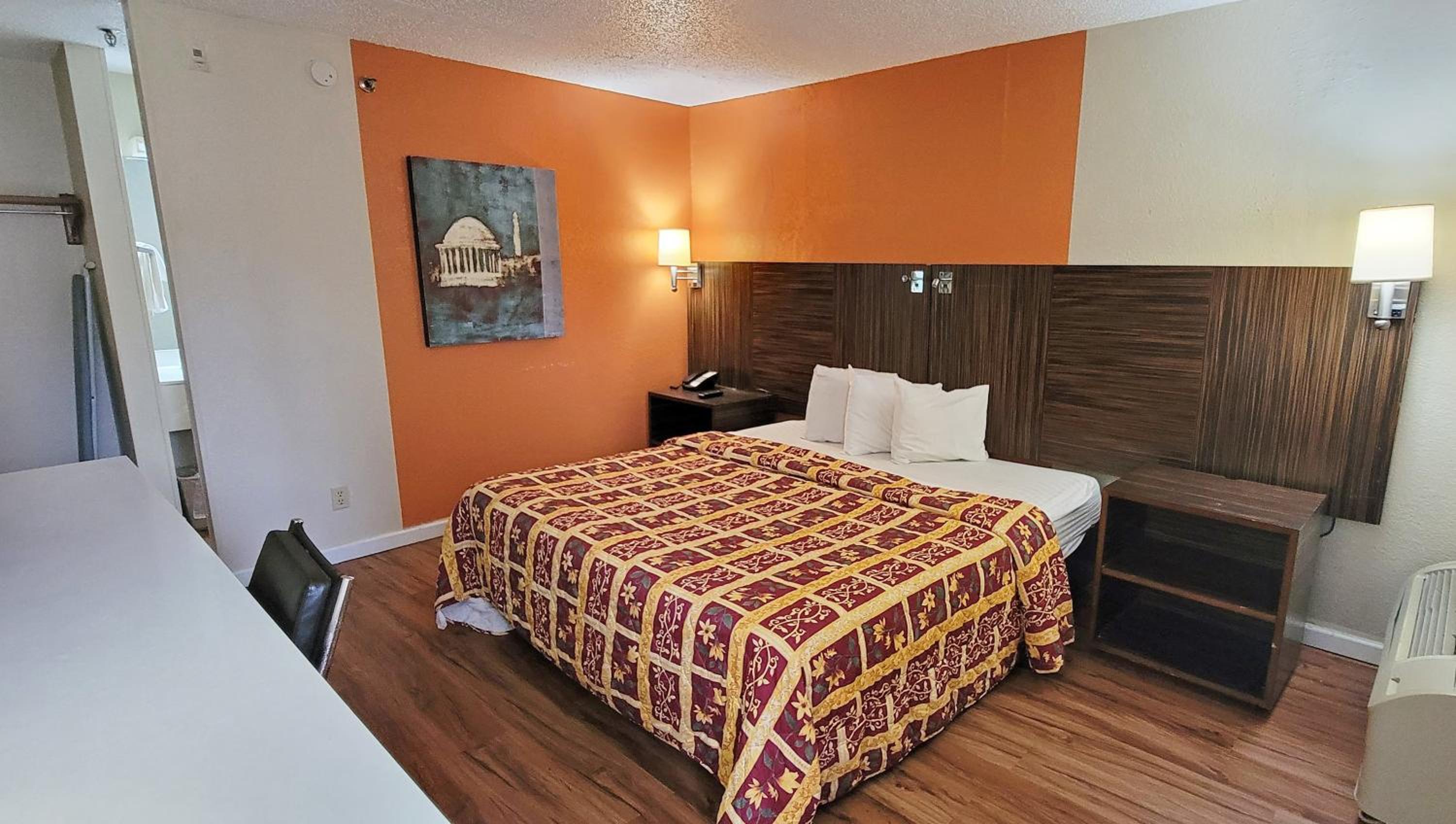 King Room with Refrigerator - Photo 1